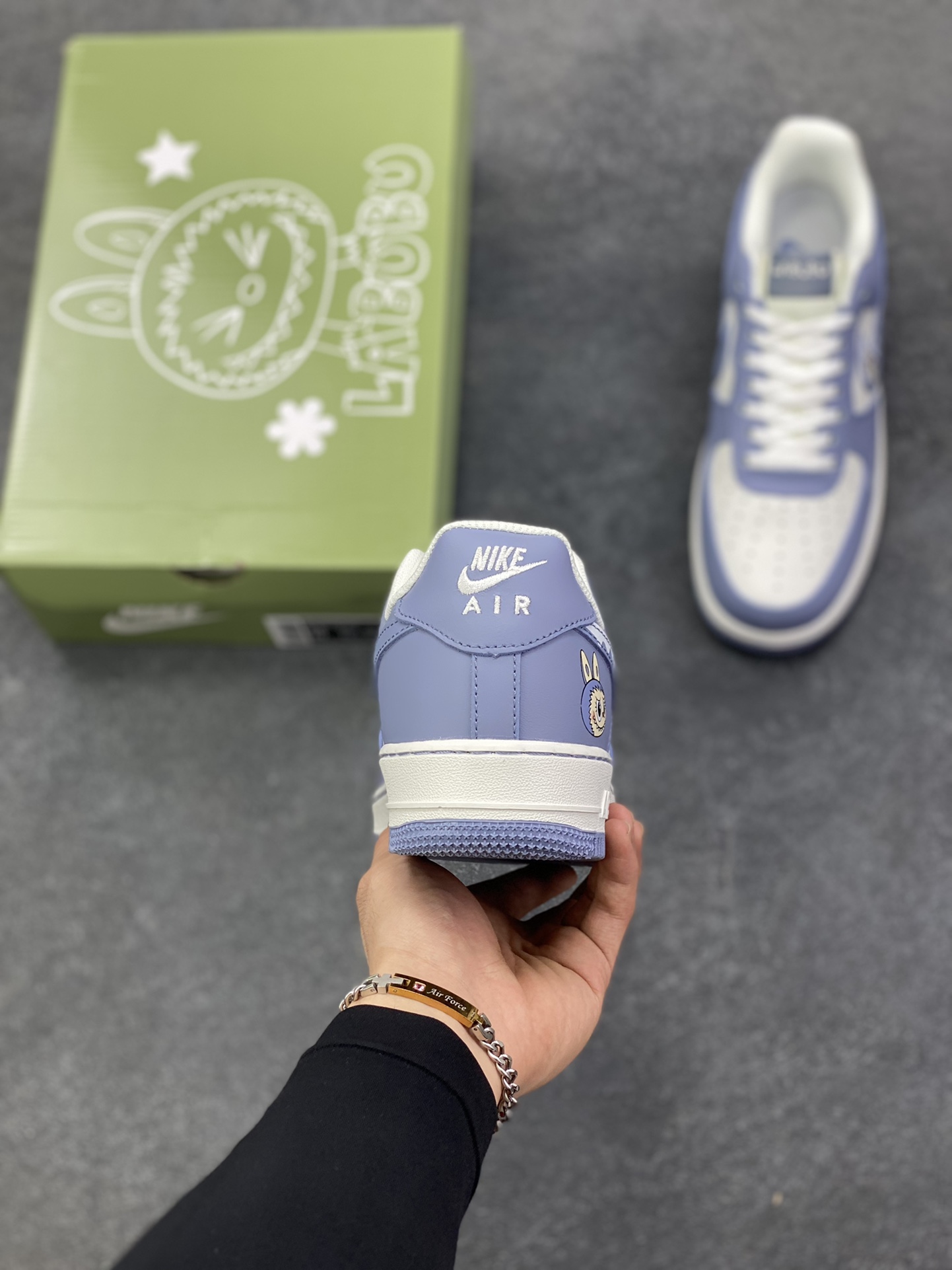 图片[4]-NIke Air Force 1 \’07 Low “灰色涂鸦拉布布”空军一号 低帮 运动鞋 休闲鞋 折边针车 工艺难度大 原楦头原纸板 原装鞋盒 定制五金配件 内置全掌气垫 原厂鞋底 货号：KJ5188-004 尺码：36 36.5 37.5 38 38.5 39 40 40.5 41 42 42.5 43 44 44.5 45-选品中心