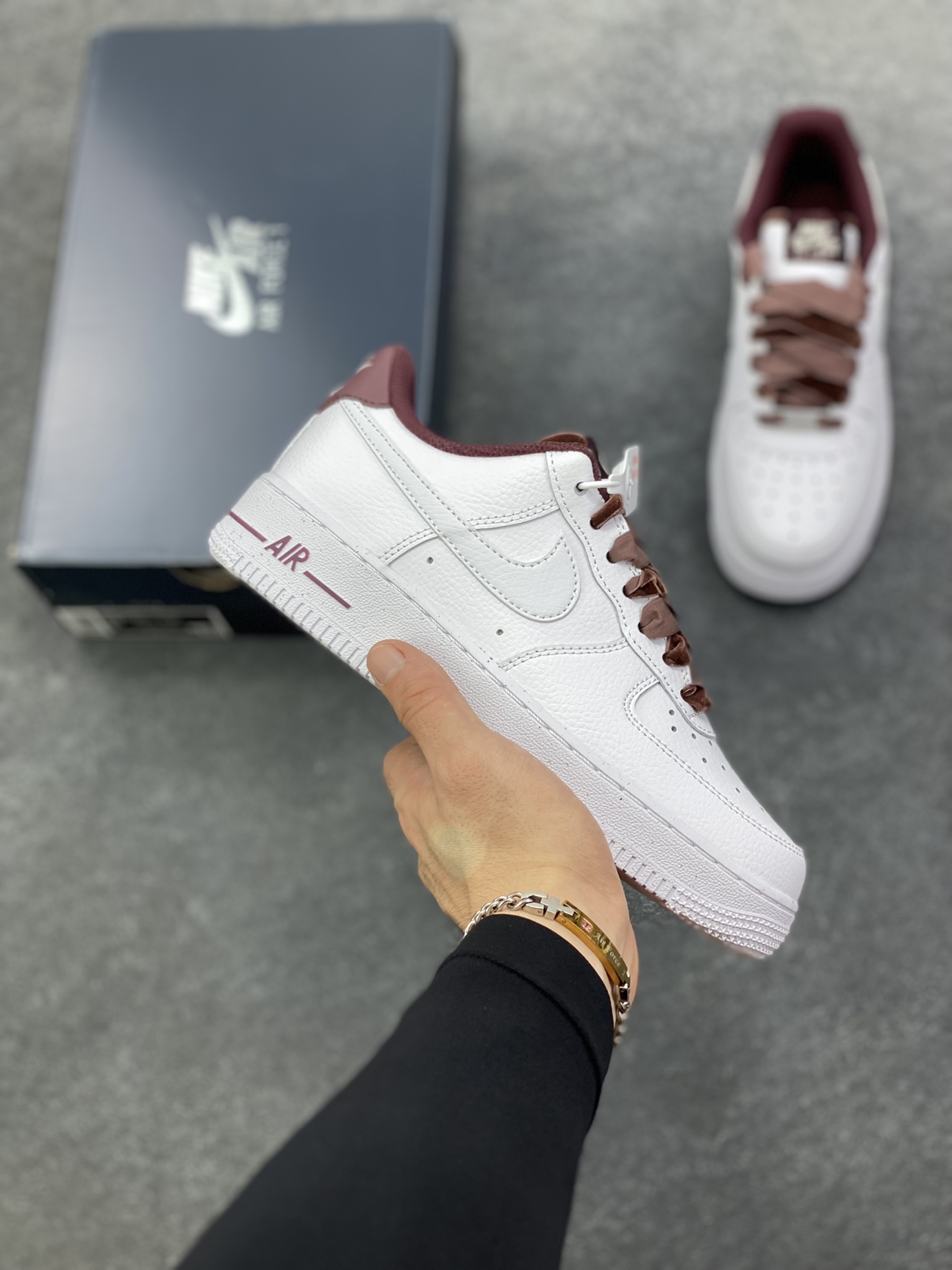 Nike Air Force 1 Low 白深棕 原楦头原纸板 打造纯正空军版型 专注外贸渠道 全掌内置蜂窝气垫 原盒配件 原厂中底钢印、拉帮完美 货号：HV4403-600 尺码：35.5 36 36.5 37.5 38 38.5 39 40-选品中心