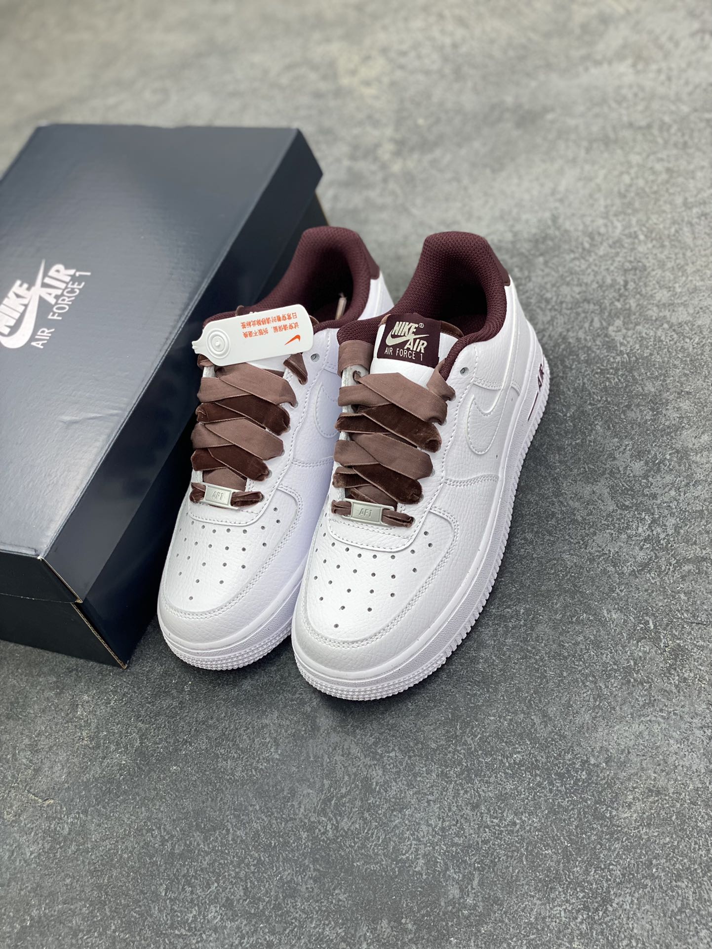 图片[8]-Nike Air Force 1 Low 白深棕 原楦头原纸板 打造纯正空军版型 专注外贸渠道 全掌内置蜂窝气垫 原盒配件 原厂中底钢印、拉帮完美 货号：HV4403-600 尺码：35.5 36 36.5 37.5 38 38.5 39 40-选品中心
