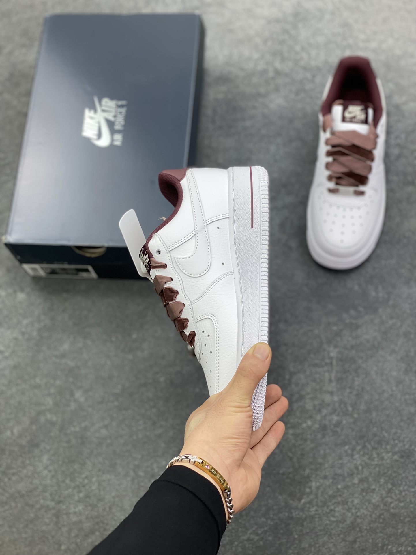 图片[3]-Nike Air Force 1 Low 白深棕 原楦头原纸板 打造纯正空军版型 专注外贸渠道 全掌内置蜂窝气垫 原盒配件 原厂中底钢印、拉帮完美 货号：HV4403-600 尺码：35.5 36 36.5 37.5 38 38.5 39 40-选品中心