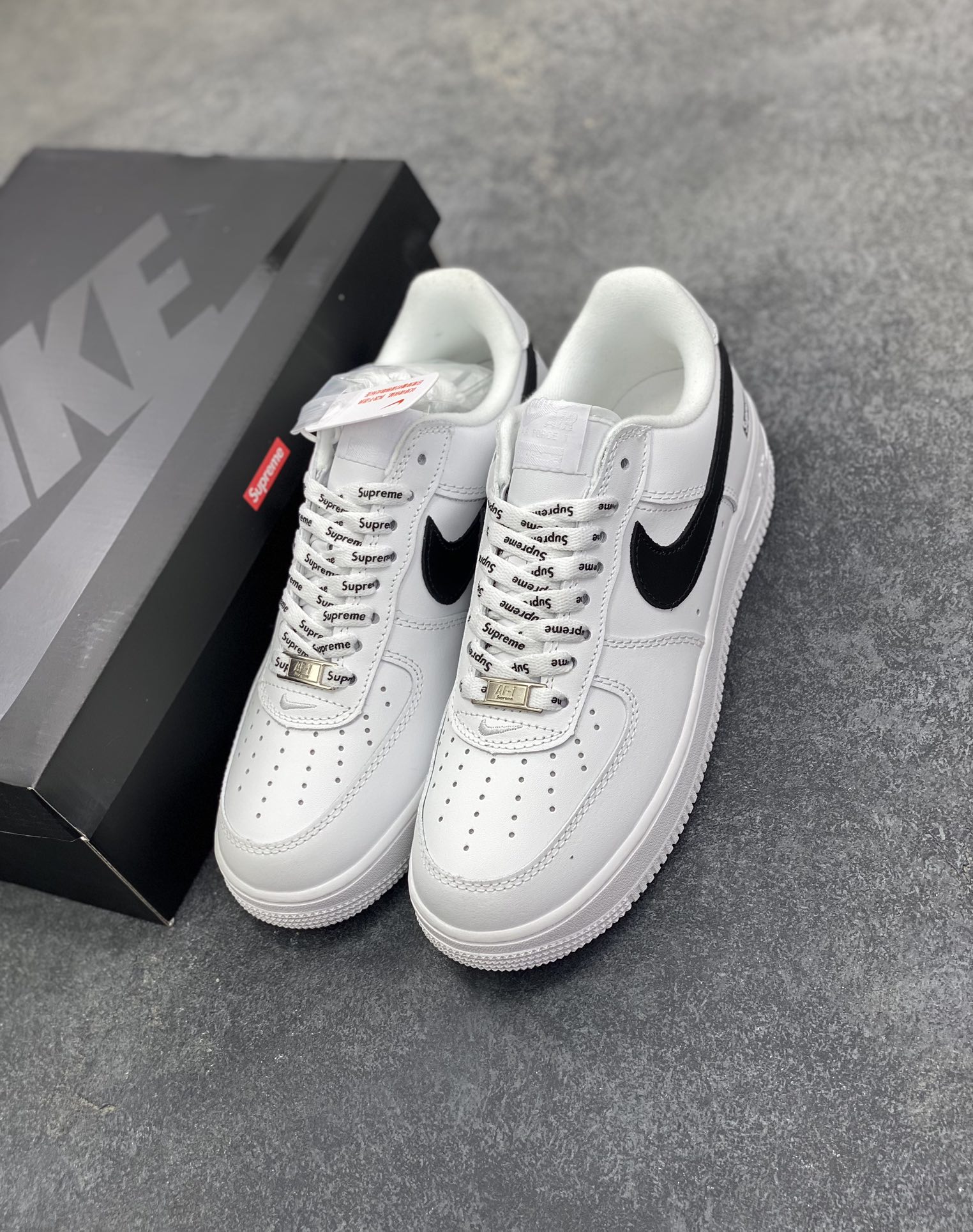 图片[8]-Nike Air Force 1 Low Supreme联名 空军一号低帮运动休闲板鞋 原楦头原纸板 打造纯正空军版型 专注外贸渠道 全掌内置蜂窝气垫 原盒配件 原厂中底钢印、拉帮完美 货号：CU9225-102 尺码：36 36.5 37.5 38 38.5 39 40 40.5 41 42 42.5 43 44 44.5 45-选品中心