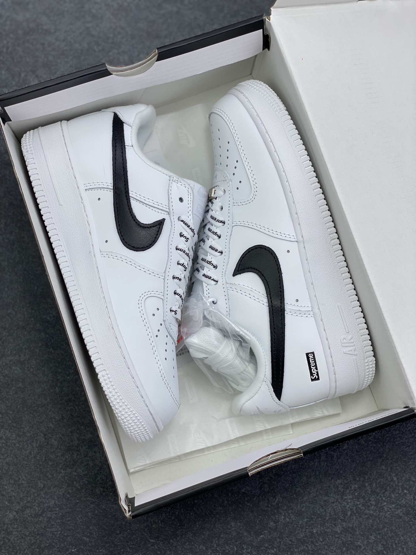 图片[9]-Nike Air Force 1 Low Supreme联名 空军一号低帮运动休闲板鞋 原楦头原纸板 打造纯正空军版型 专注外贸渠道 全掌内置蜂窝气垫 原盒配件 原厂中底钢印、拉帮完美 货号：CU9225-102 尺码：36 36.5 37.5 38 38.5 39 40 40.5 41 42 42.5 43 44 44.5 45-选品中心