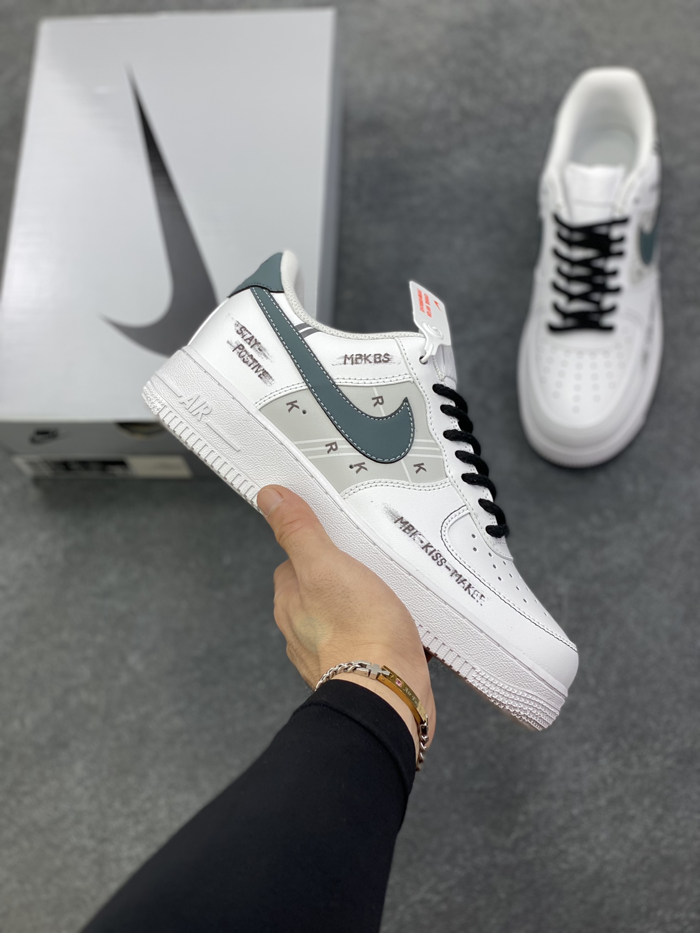 Nike Air Force 1 Low’07 简墨 空军一号低帮休闲板鞋 定制皮料 定制鞋盒 原楦原纸板 纯正空军版型 内置全掌气垫 货号：ZH0316-127 尺码：36 36.5 37.5 38 38.5 39 40 40.5 41 42 42.5 43 44 44.5 45-选品中心