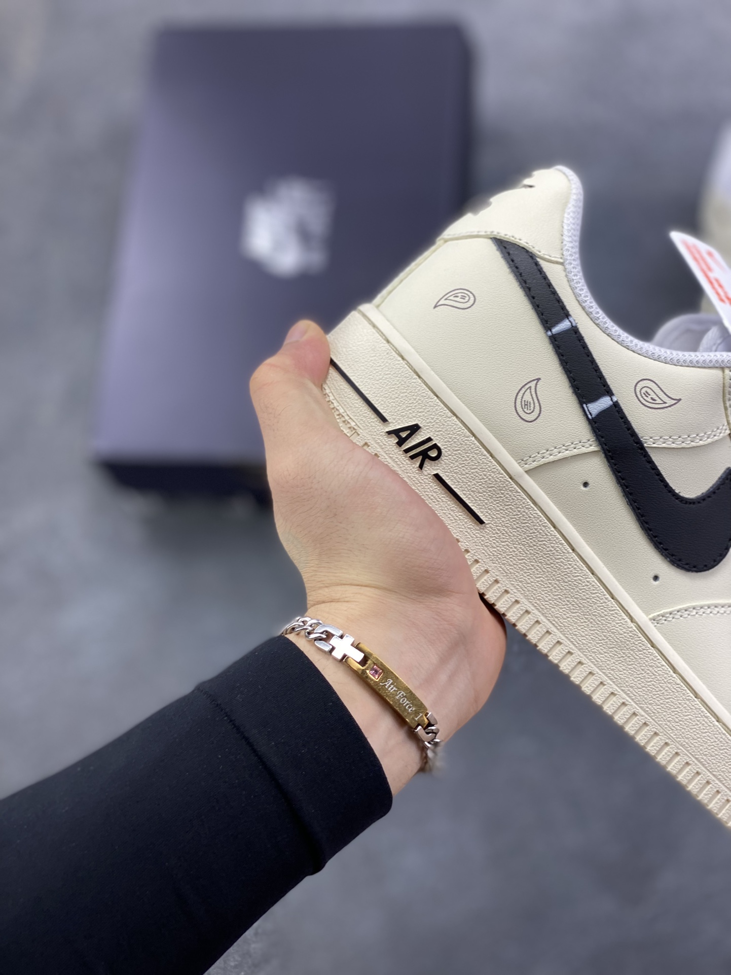 图片[6]-Nike Air Force 1 Low 奶油黑勾 原楦头原纸板 打造纯正空军版型 专注外贸渠道 全掌内置蜂窝气垫 原盒配件 原厂中底钢印、拉帮完美 货号：DD8959-100 尺码：36 36.5 37.5 38 38.5 39 40 40.5 41 42 42.5 43 44 44.5 45-选品中心