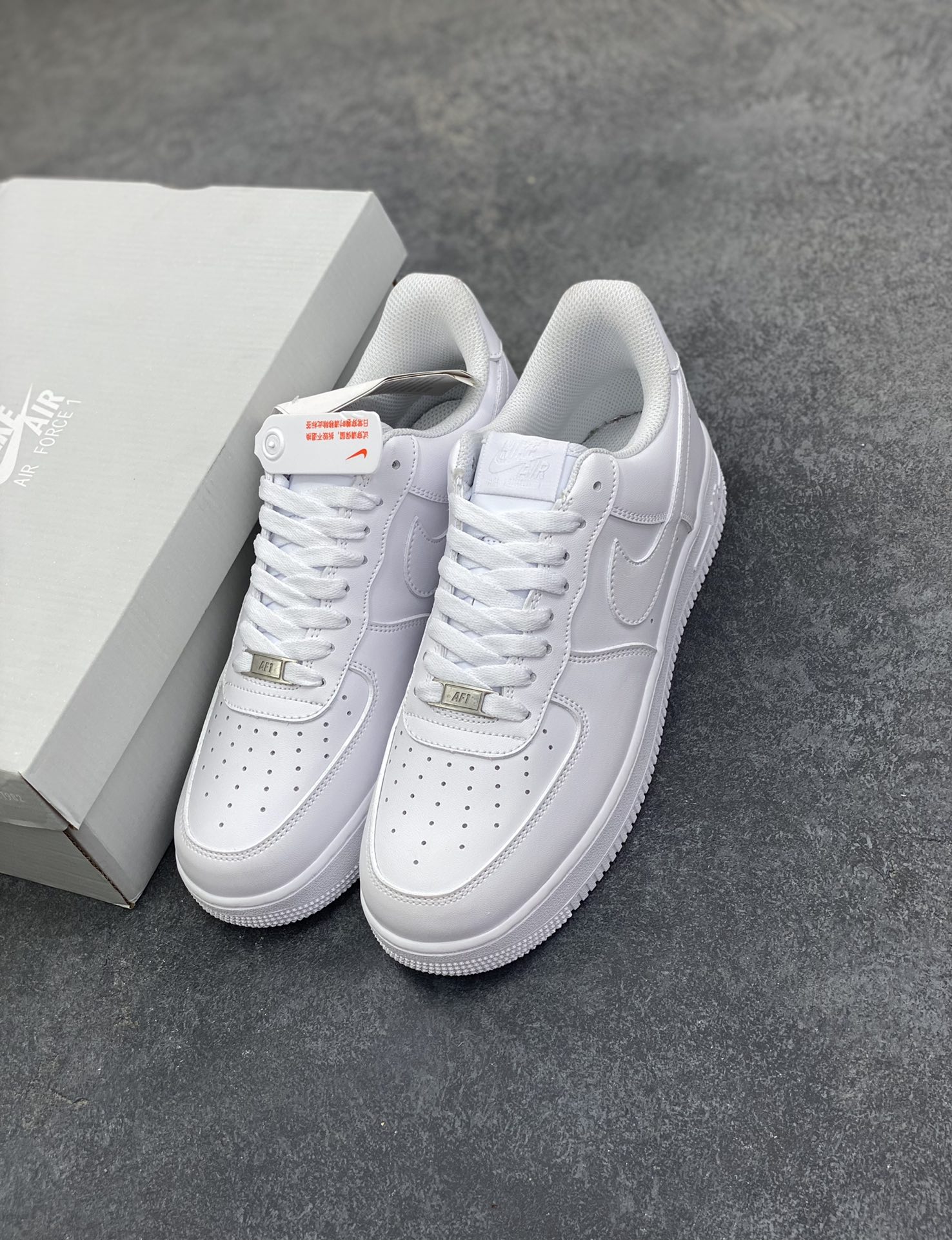 图片[8]-超级福利🎉 长期特价 👏无敌性价比👏 最强销量性价比版本❗️ Nike Air Force 1 Low 纯白 空军一号低帮百搭休闲运动板鞋。柔软、弹性十足的缓震性能和出色的中底设计，横跨复古与现代的外型结合，造就出风靡全球三十多年的Force 1，直到今天还深受青睐。 货号：315122-111 尺码：36 36.5 37.5 38 38.5 39 40 40.5 41 42 42.5 43 44 44.5 45 46-选品中心