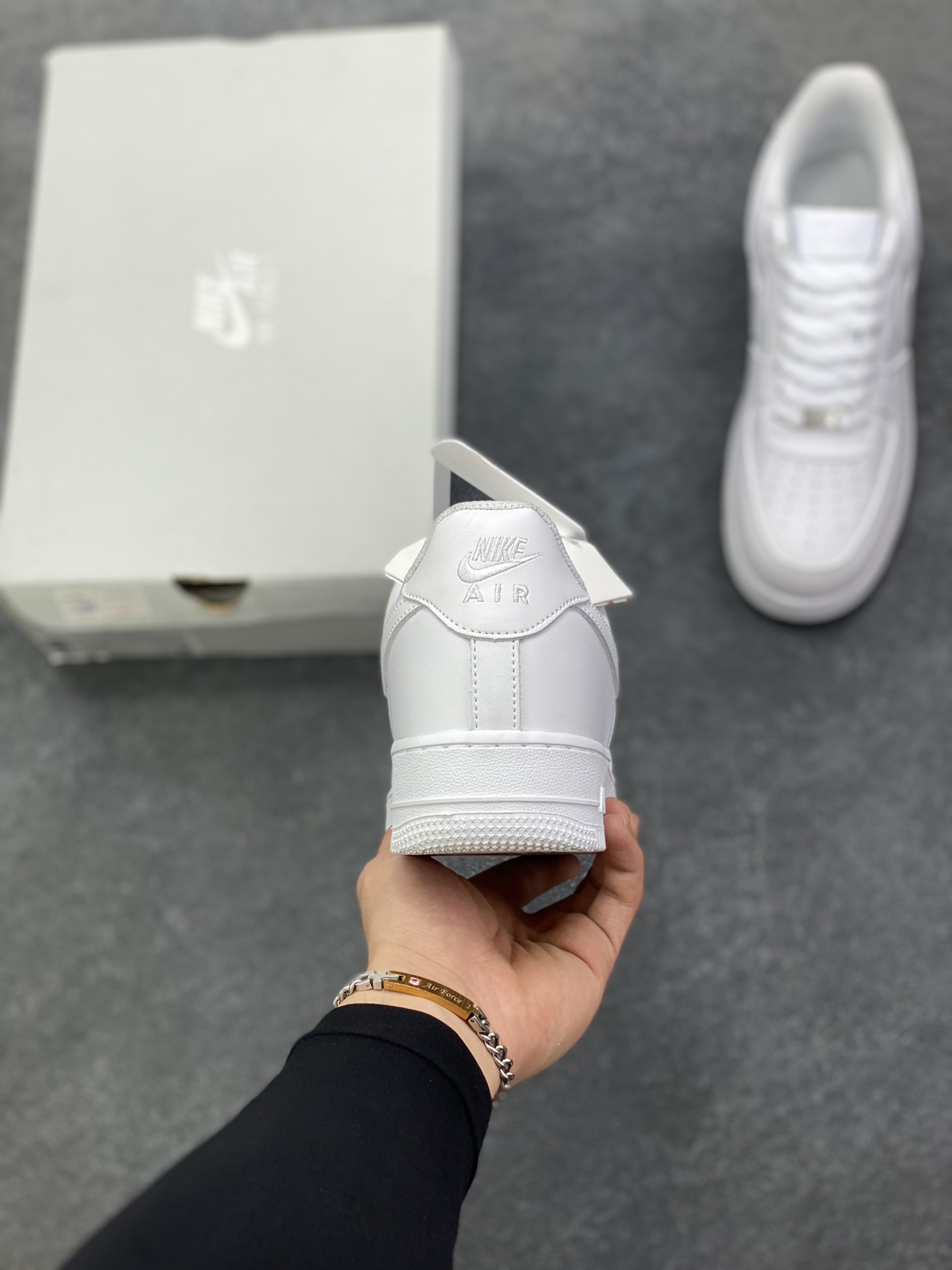 图片[4]-超级福利🎉 长期特价 👏无敌性价比👏 最强销量性价比版本❗️ Nike Air Force 1 Low 纯白 空军一号低帮百搭休闲运动板鞋。柔软、弹性十足的缓震性能和出色的中底设计，横跨复古与现代的外型结合，造就出风靡全球三十多年的Force 1，直到今天还深受青睐。 货号：315122-111 尺码：36 36.5 37.5 38 38.5 39 40 40.5 41 42 42.5 43 44 44.5 45 46-选品中心