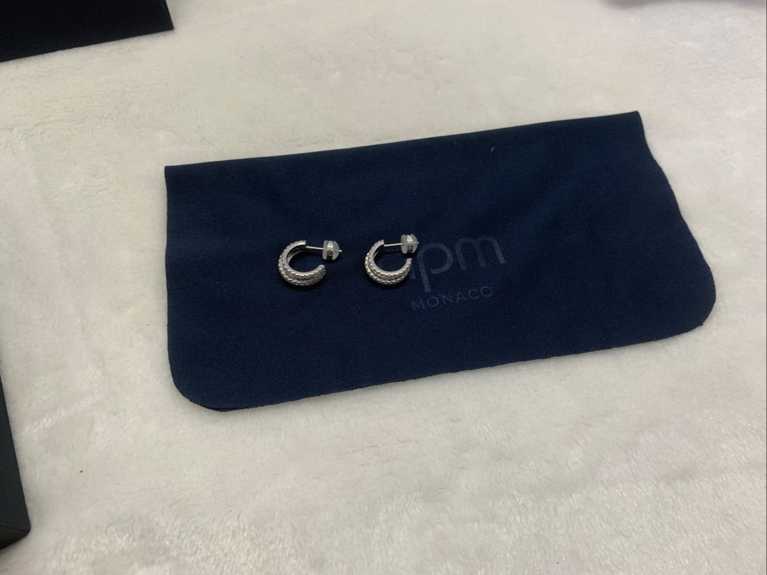 APm Monaco三层圈形耳环女不对称高级设计银耳饰高级感饰品。