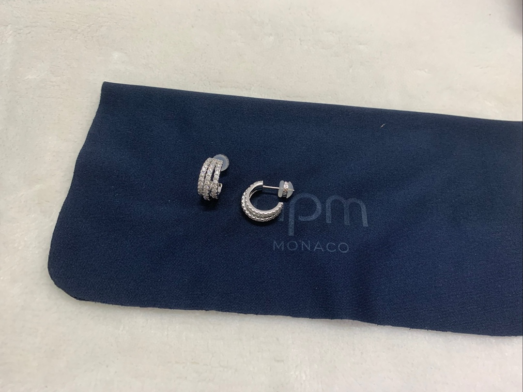 APm Monaco三层圈形耳环女不对称高级设计银耳饰高级感饰品。