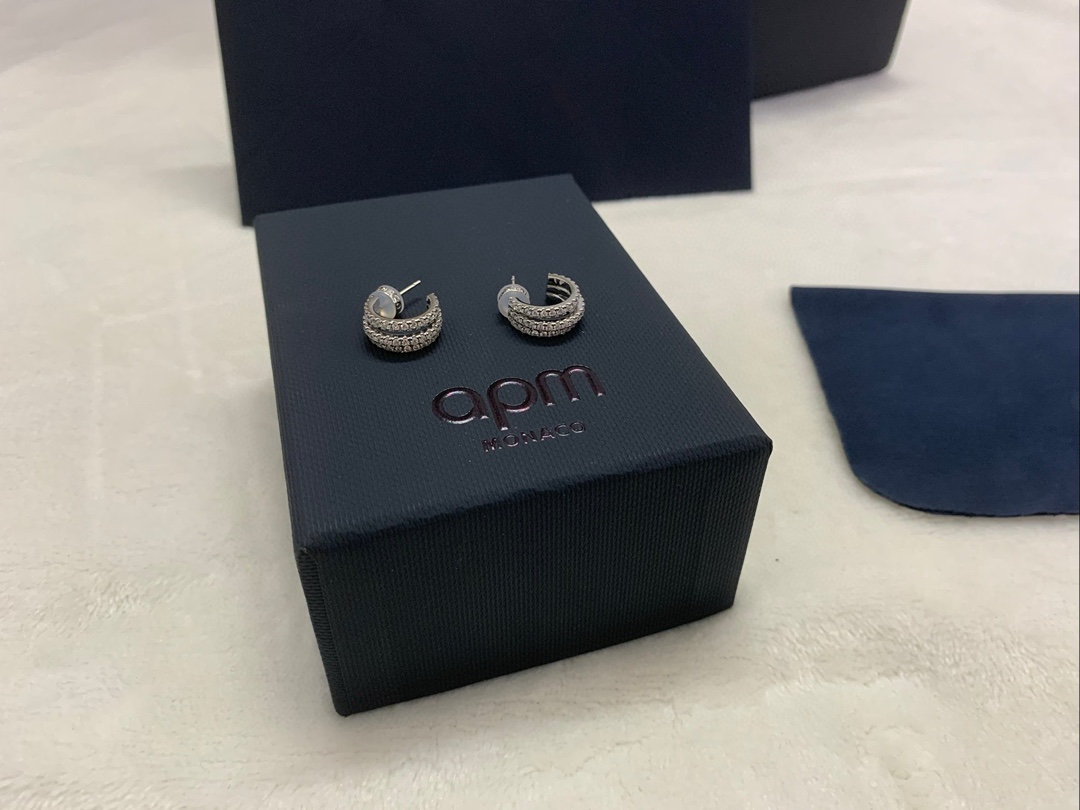 APm Monaco三层圈形耳环女不对称高级设计银耳饰高级感饰品。