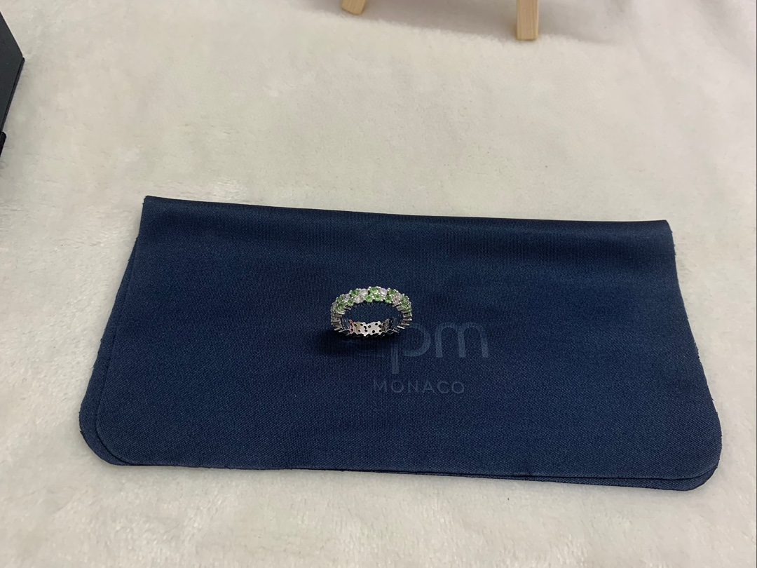 APm Monaco淡绿色水滴戒指浪漫手饰高级饰品送人生日礼物。