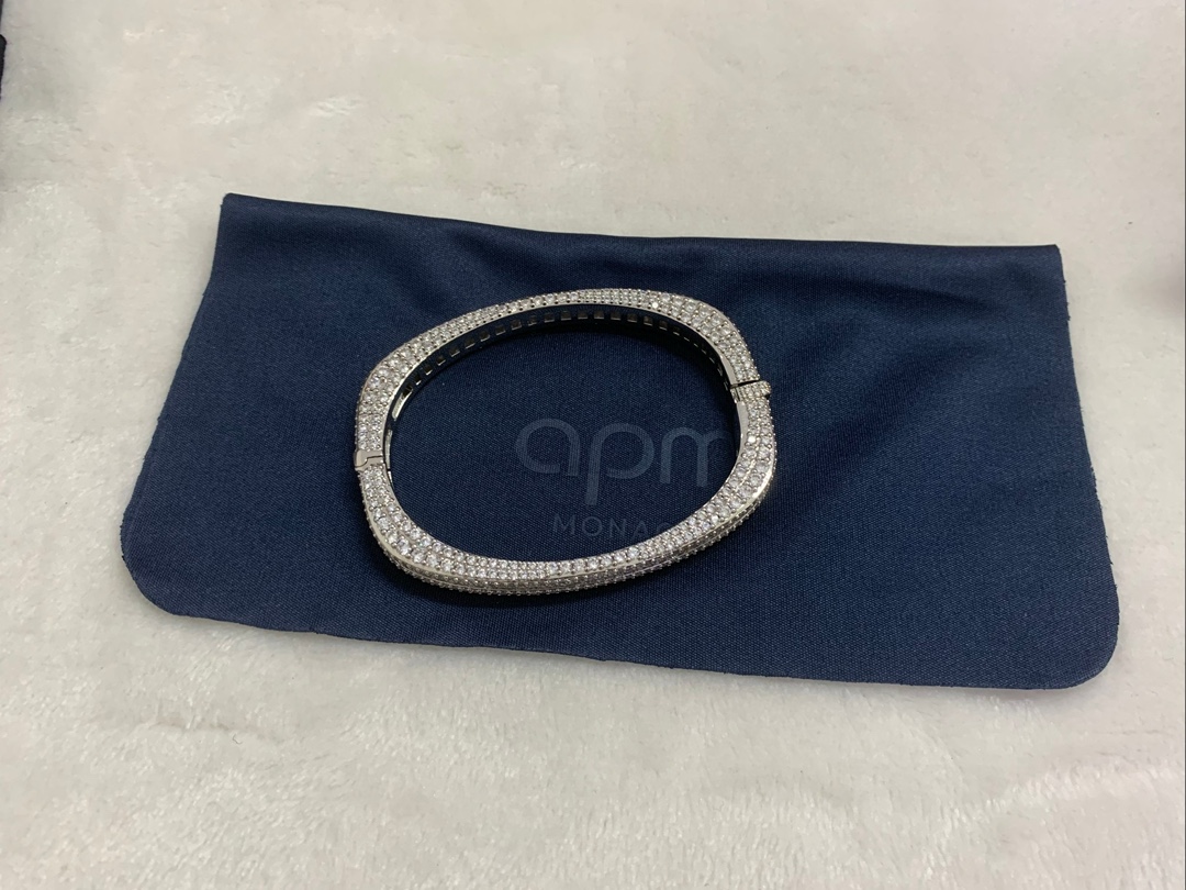 APm 密镶手镯简约气质设计感高端奢华方形手饰女。