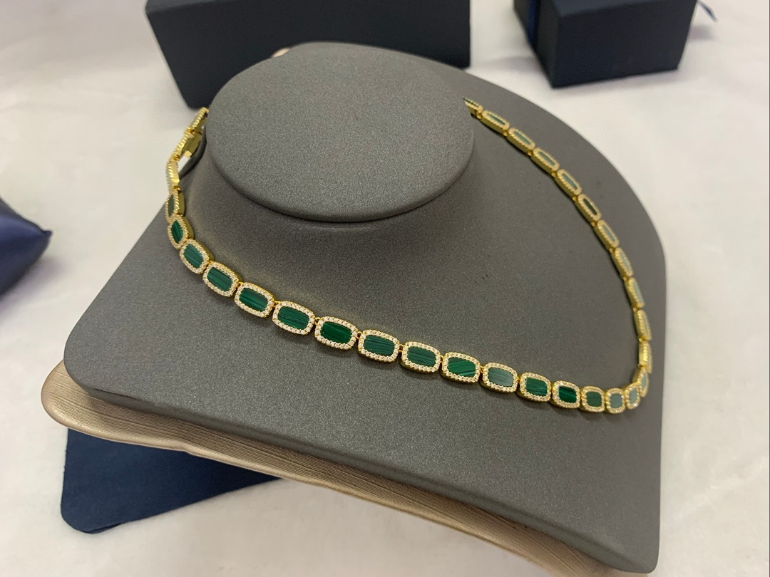 APm Monaco孔雀石项圈时尚前卫几何设计感饰品礼物。