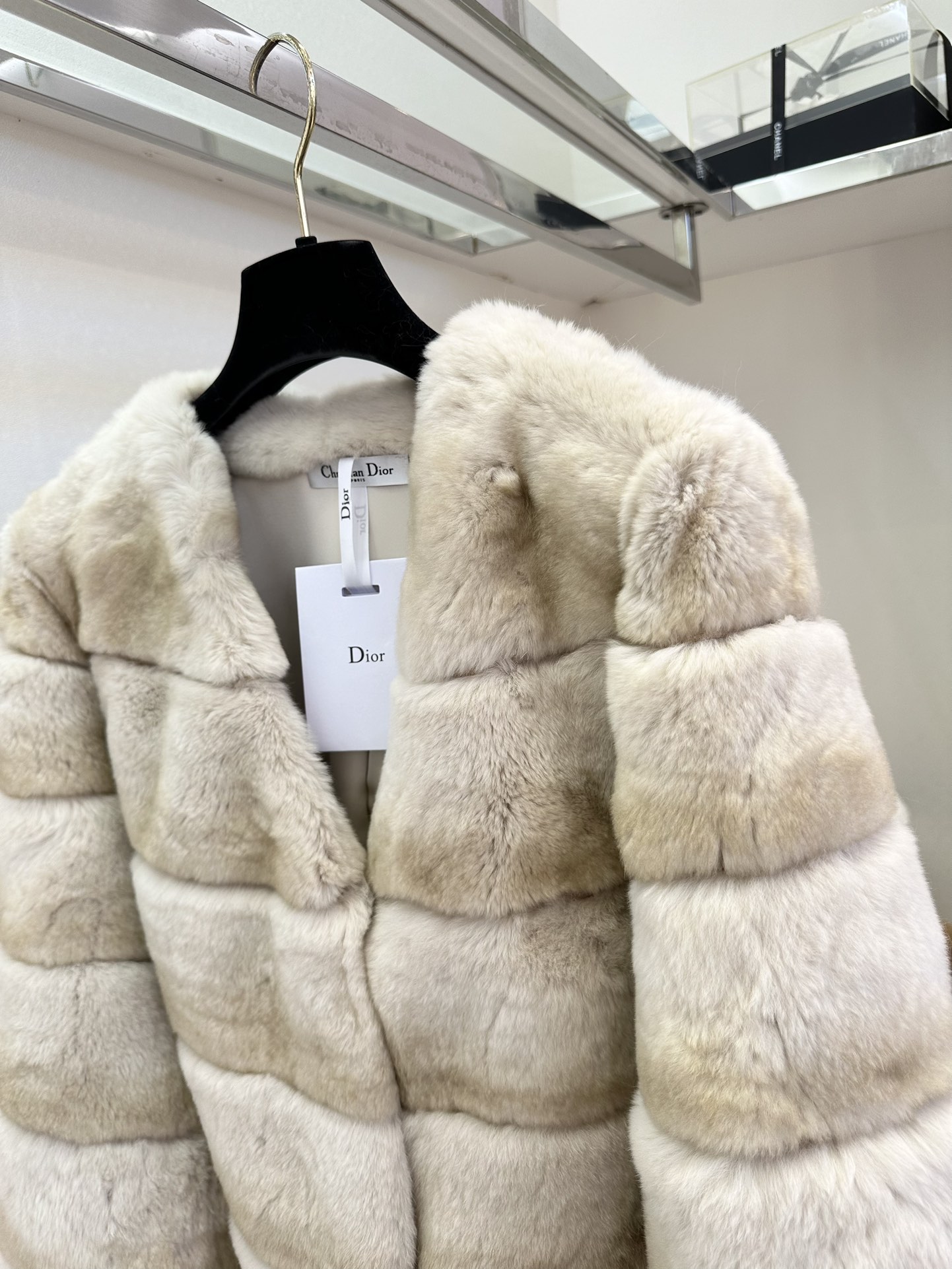 Luxurious Rex Rabbit Fur Coat: Warm, Soft, and Elegant Winter Outerwear 6 i1760946986 3941 4