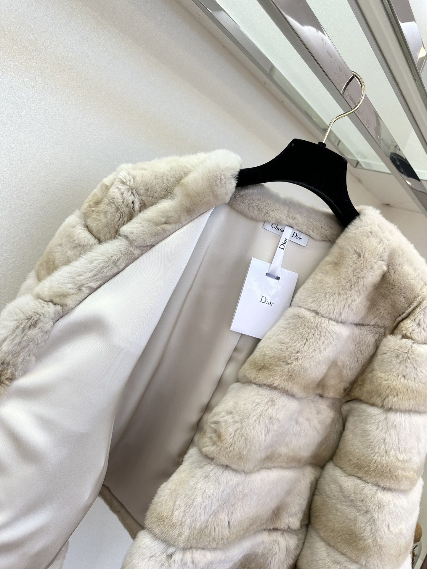Luxurious Rex Rabbit Fur Coat: Warm, Soft, and Elegant Winter Outerwear 8 i1760946986 4339 6