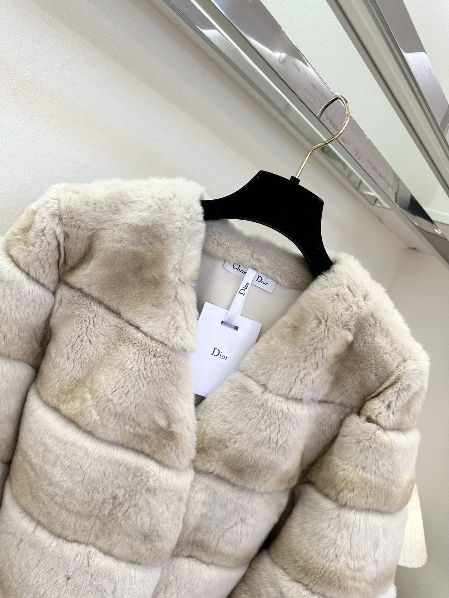 Luxurious Rex Rabbit Fur Coat: Warm, Soft, and Elegant Winter Outerwear 5 i1760946986 5607 3