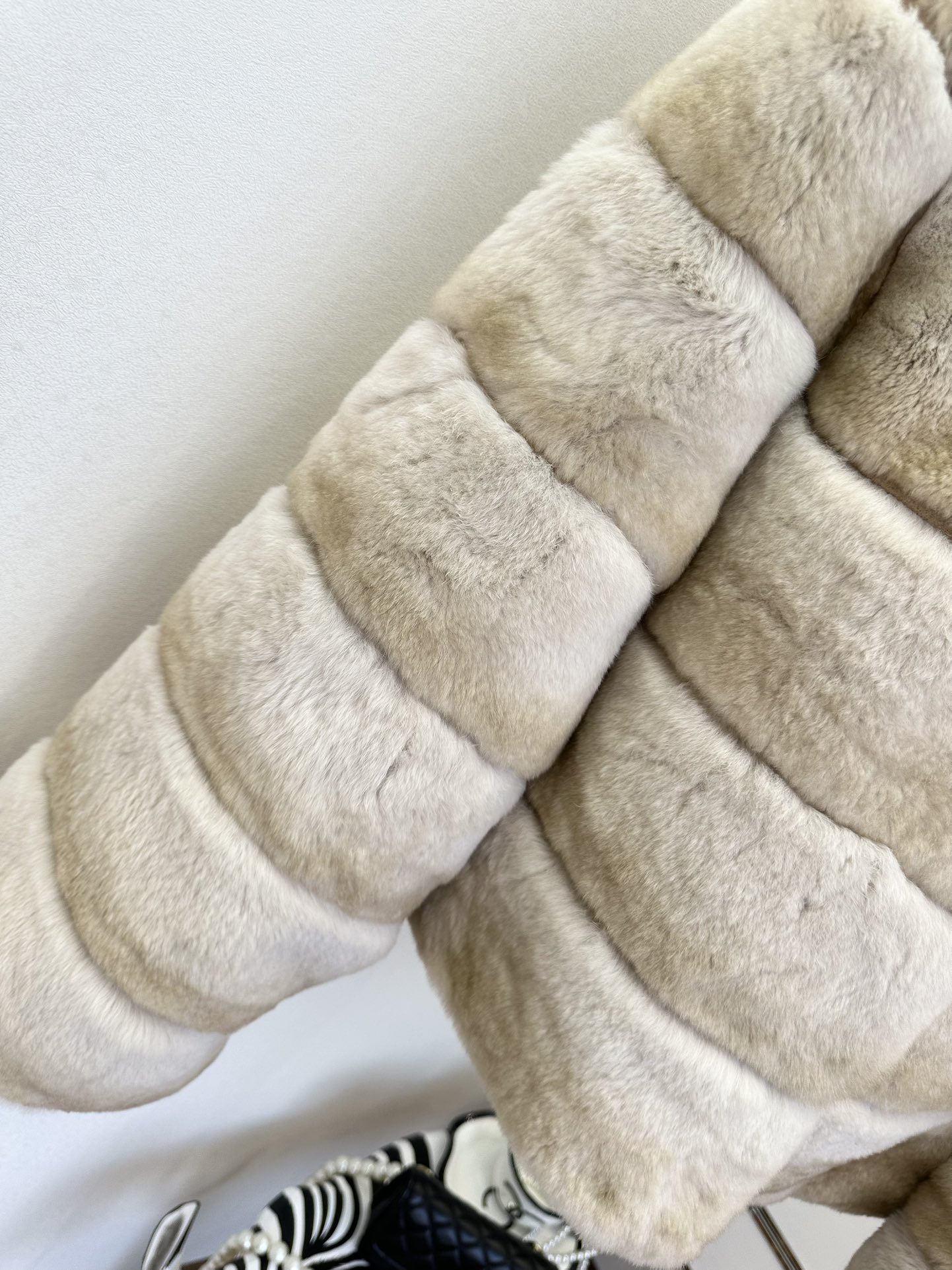 Luxurious Rex Rabbit Fur Coat: Warm, Soft, and Elegant Winter Outerwear 10 i1760946986 7521 8