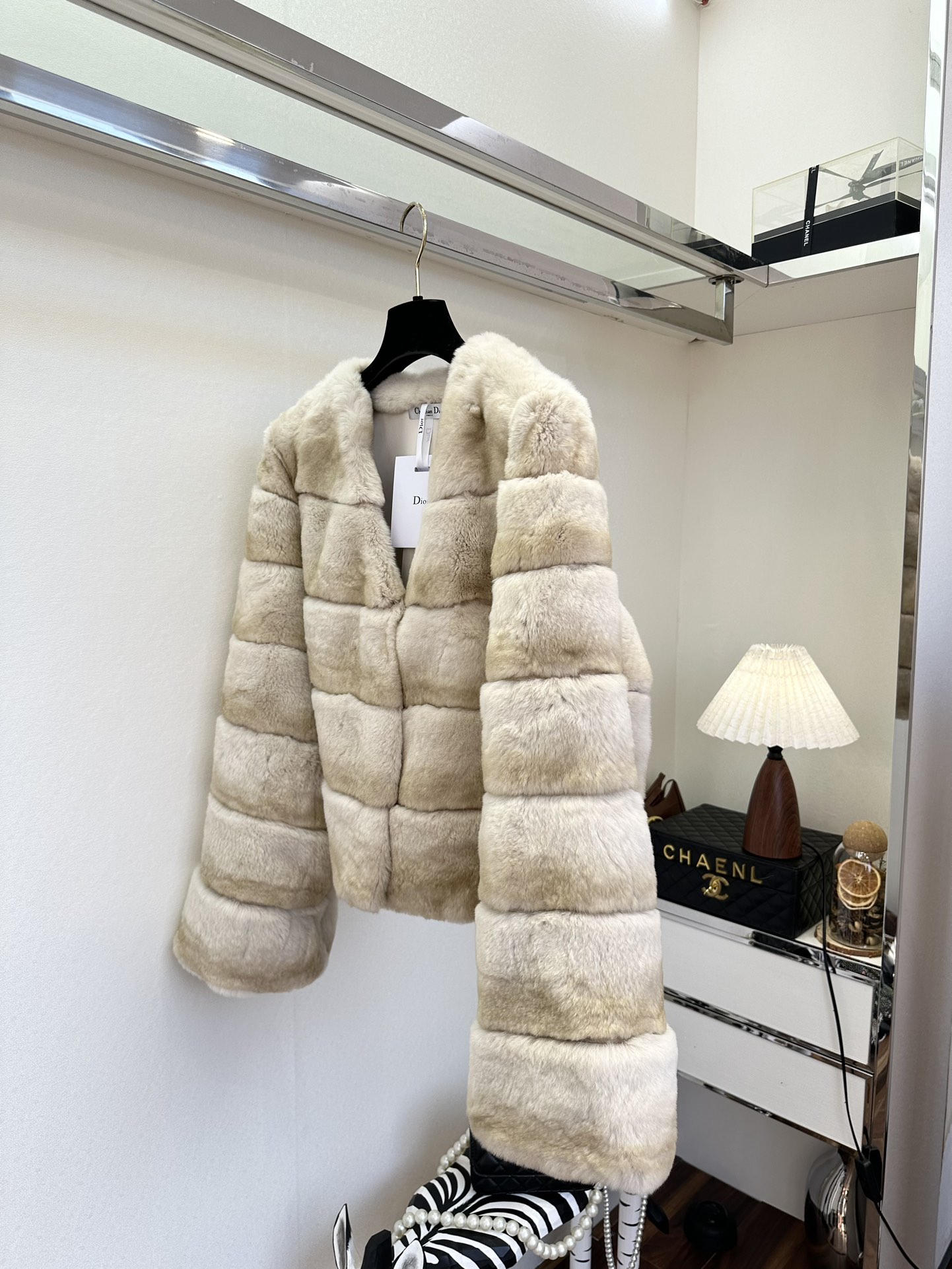 Luxurious Rex Rabbit Fur Coat: Warm, Soft, and Elegant Winter Outerwear 4 i1760946986 7828 2
