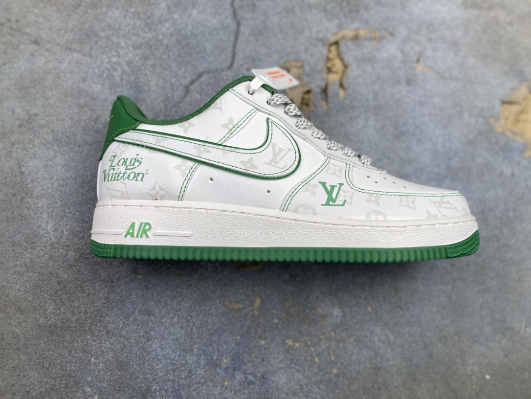 【定制版】Louis Vuitton x Nk Air Force 1’07 定制配色 Lv联名 空军一号低帮经典低帮休闲百搭板鞋 定制鞋盒 大厂流水作业生产 超高清洁度 皮料切割干净无任何毛边 内置蜂窝气垫 细节完美 货号:XD2588-606 k6