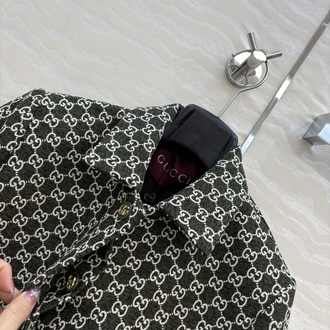 原单品质❤️爆单推荐，GG色织字母提花夹克短外套！气质小翻领经典H型双口袋❤️复古摩登气质高街时髦！定制