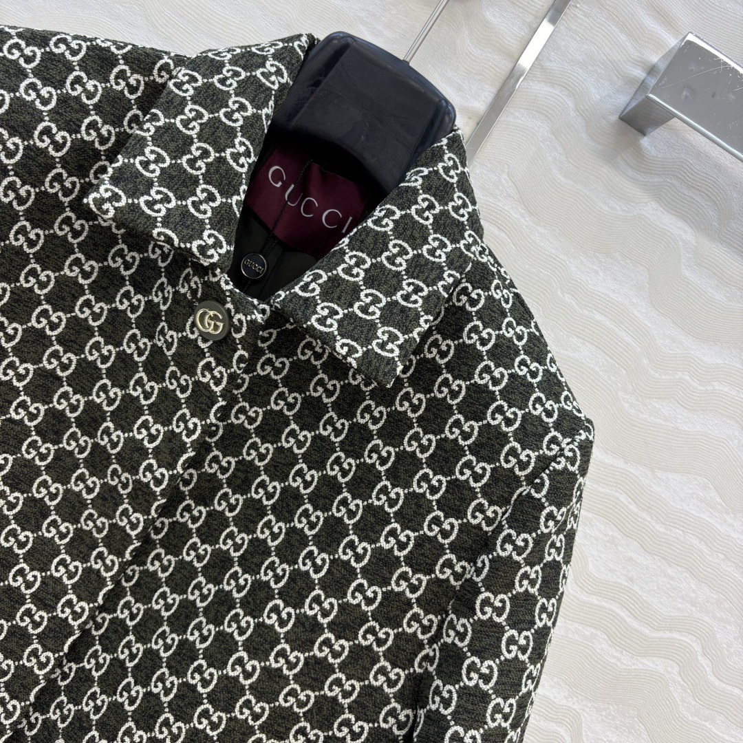 原单品质❤️爆单推荐，GG色织字母提花夹克短外套！气质小翻领经典H型双口袋❤️复古摩登气质高街时髦！定制