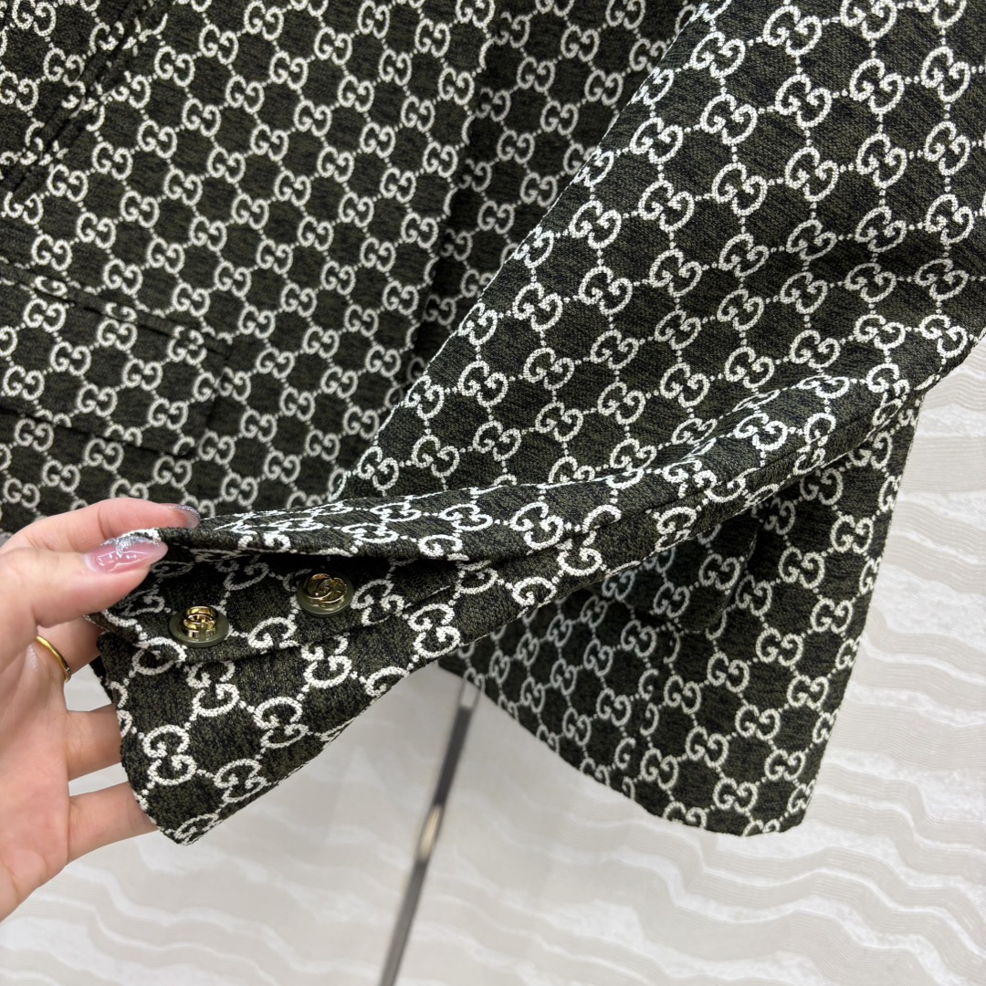 原单品质❤️爆单推荐，GG色织字母提花夹克短外套！气质小翻领经典H型双口袋❤️复古摩登气质高街时髦！定制