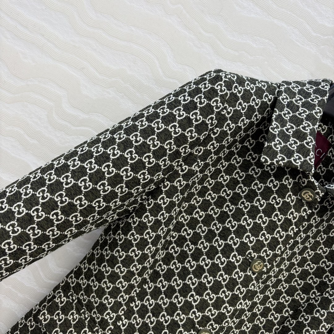 原单品质❤️爆单推荐，GG色织字母提花收腰长外套！气质小翻领收腰双口袋中长版型❤️复古摩登气质高街时髦！