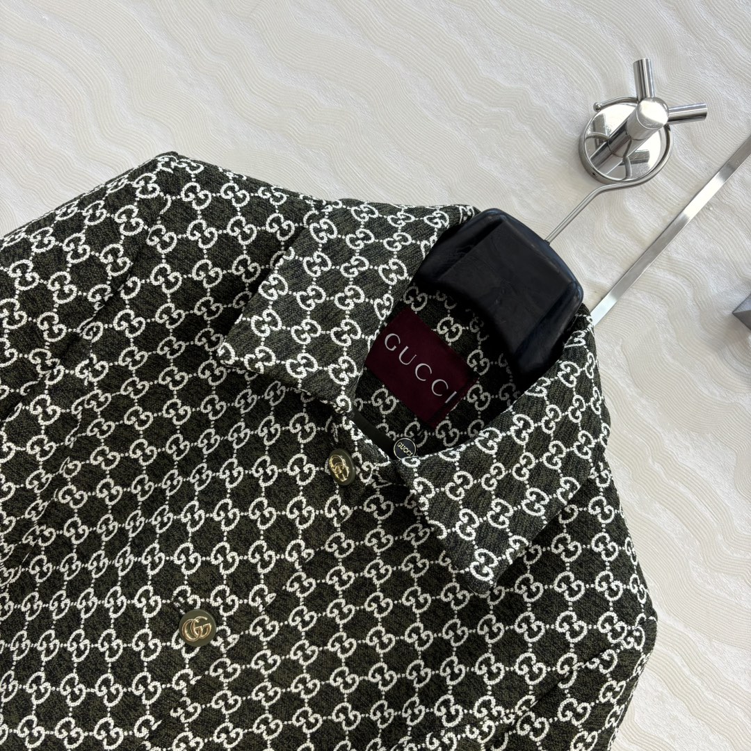 原单品质❤️爆单推荐，GG色织字母提花收腰长外套！气质小翻领收腰双口袋中长版型❤️复古摩登气质高街时髦！