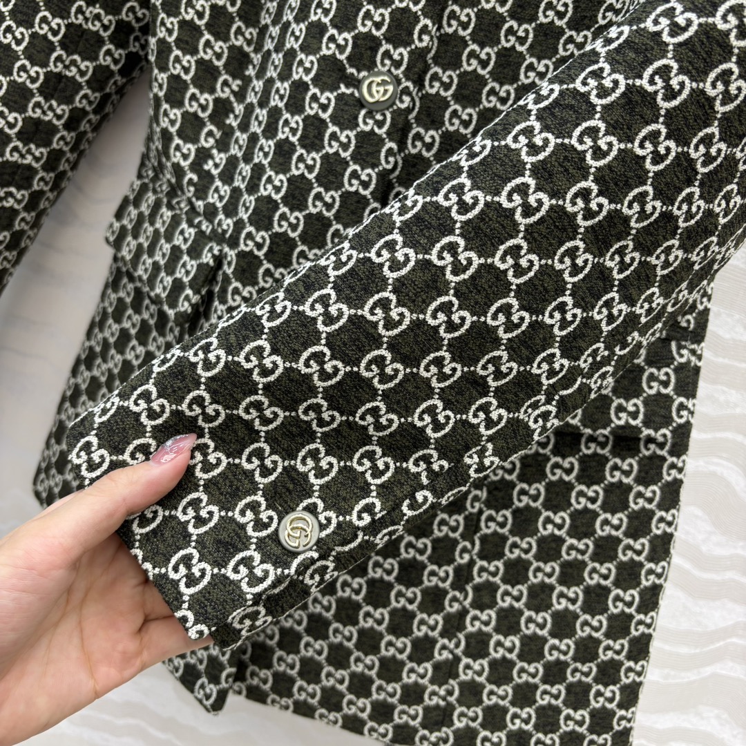 原单品质❤️爆单推荐，GG色织字母提花收腰长外套！气质小翻领收腰双口袋中长版型❤️复古摩登气质高街时髦！