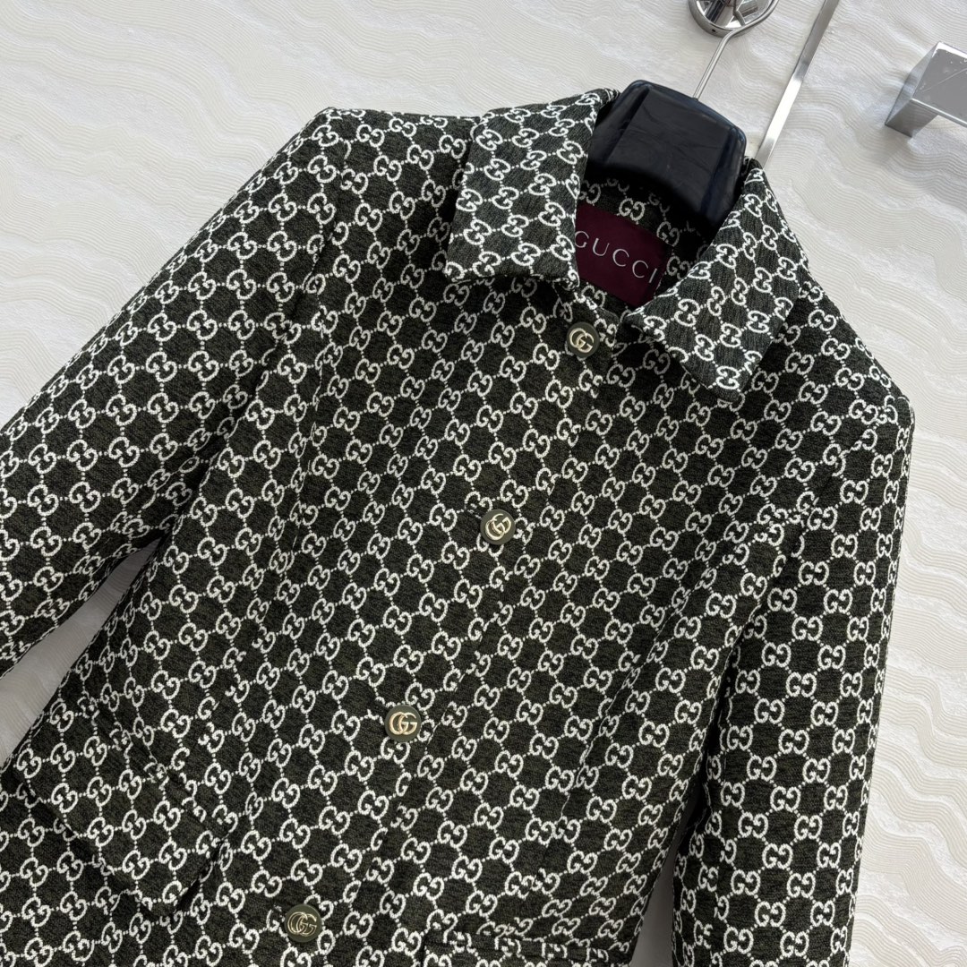 原单品质❤️爆单推荐，GG色织字母提花收腰长外套！气质小翻领收腰双口袋中长版型❤️复古摩登气质高街时髦！