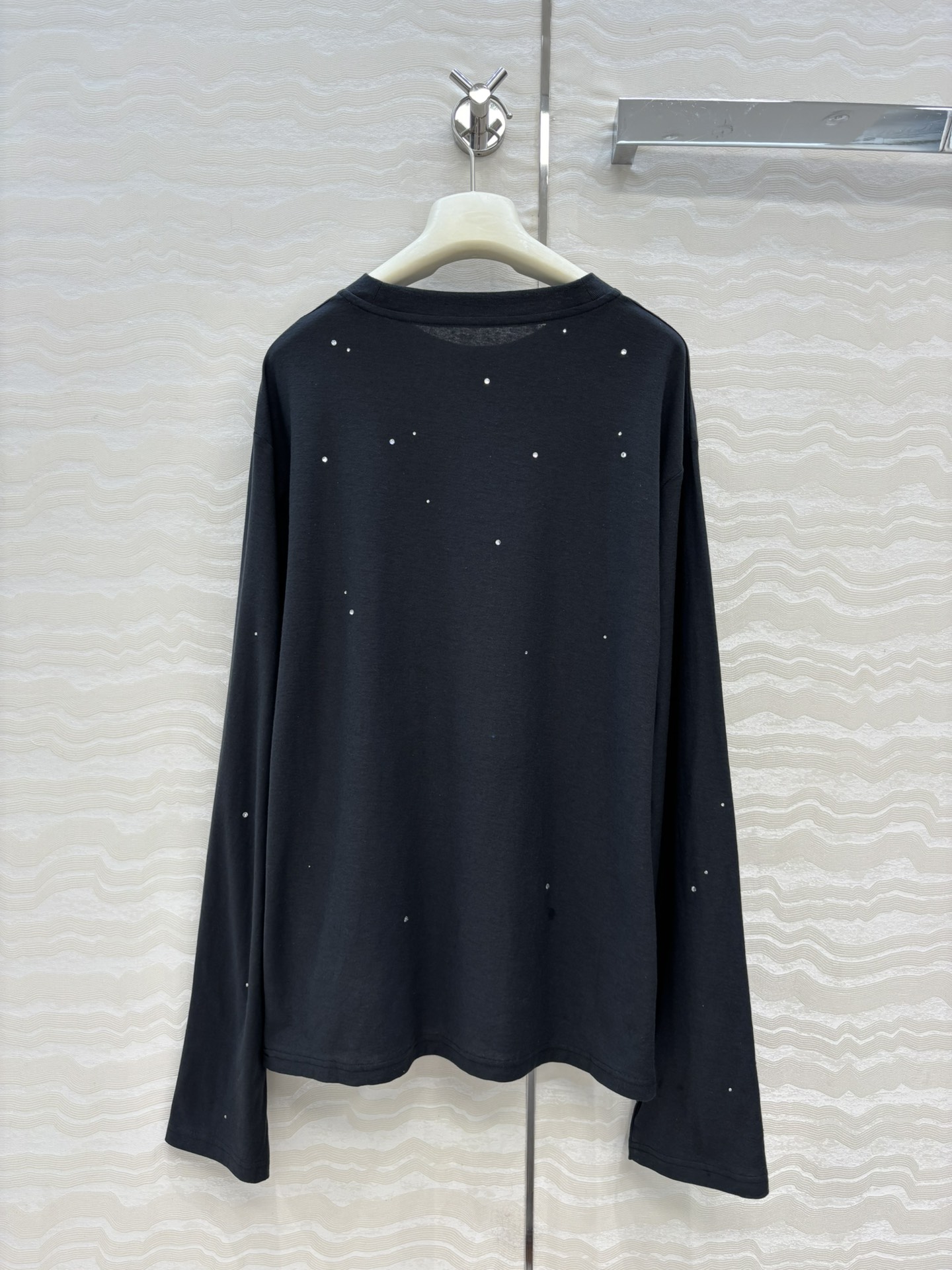 爆单推荐✅原单品质🍓AC时髦精穿搭！镜面字母滴水钻长袖T恤。气质宽松版型overzise男女同款设计！少