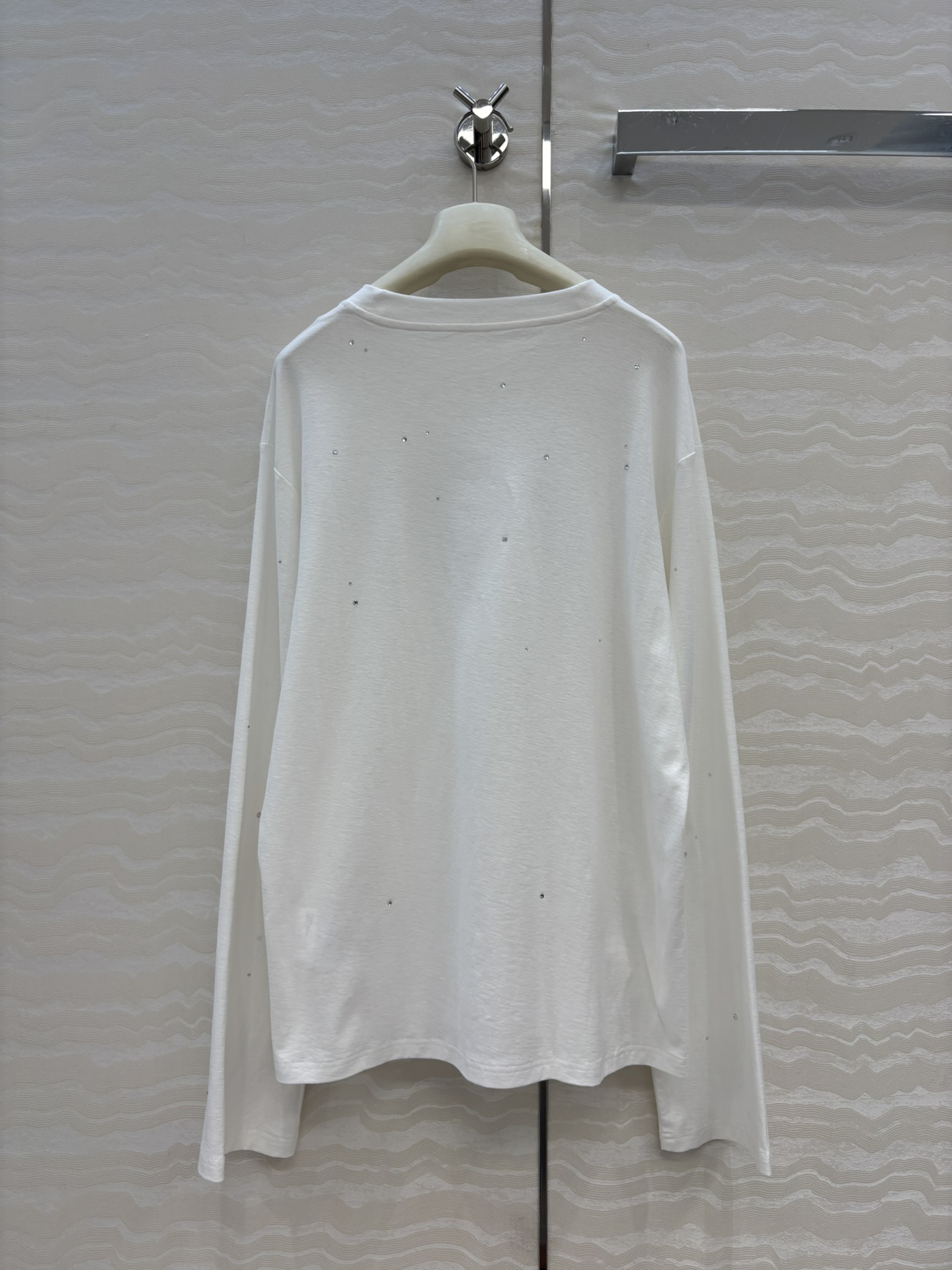 爆单推荐✅原单品质🍓AC时髦精穿搭！镜面字母滴水钻长袖T恤。气质宽松版型overzise男女同款设计！少