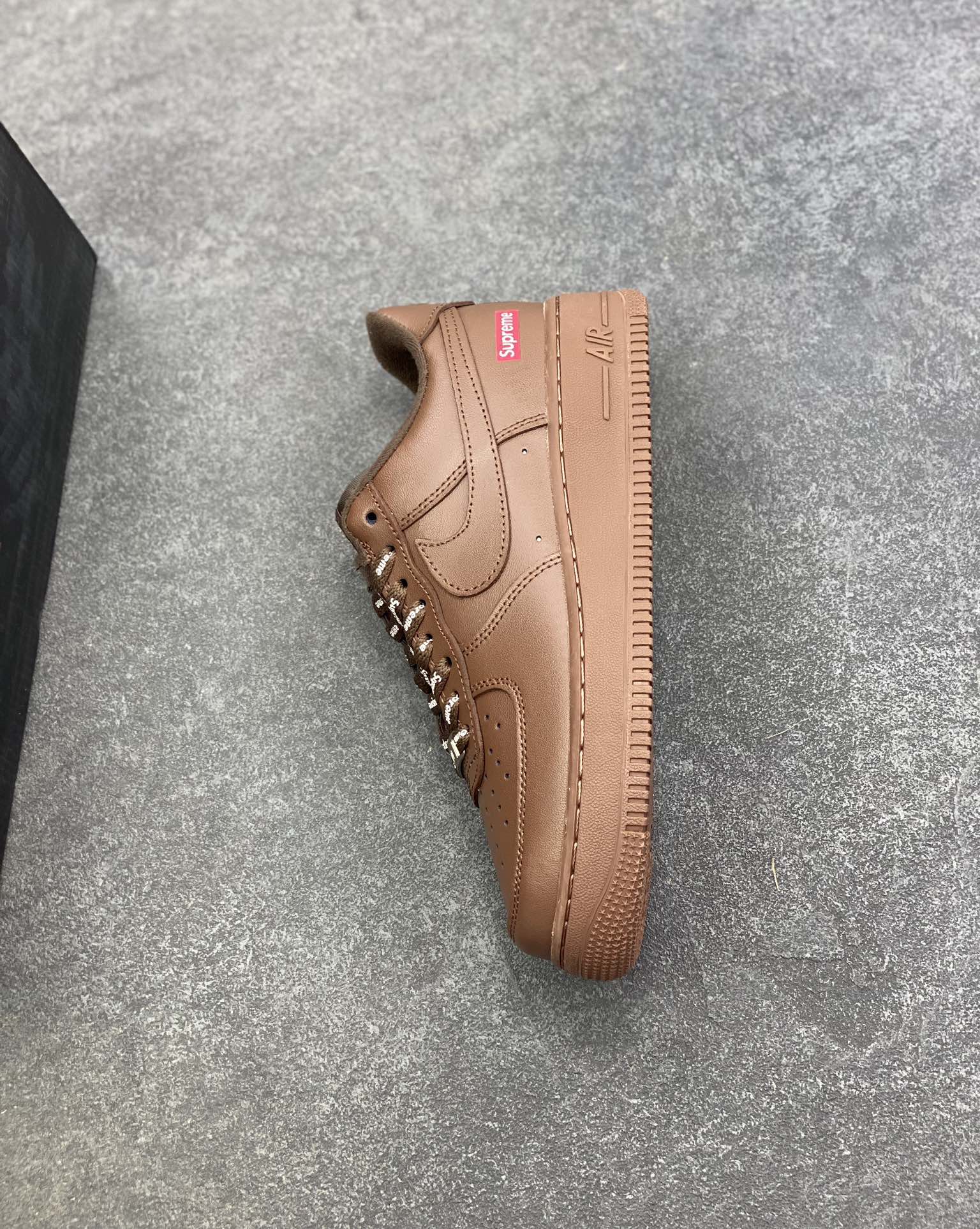 图片[7]-超级福利🎉 福利特价  Nike Air Force 1 Low Supreme联名 空军一号低帮运动休闲板鞋 原楦头原纸板 打造纯正空军版型 专注外贸渠道 全掌内置蜂窝气垫 原盒配件 原厂中底钢印、拉帮完美 货号：CU9225-200 尺码：36 36.5 37.5 38 38.5 39 40 40.5 41 42 42.5 43 44 44.5 45-选品中心