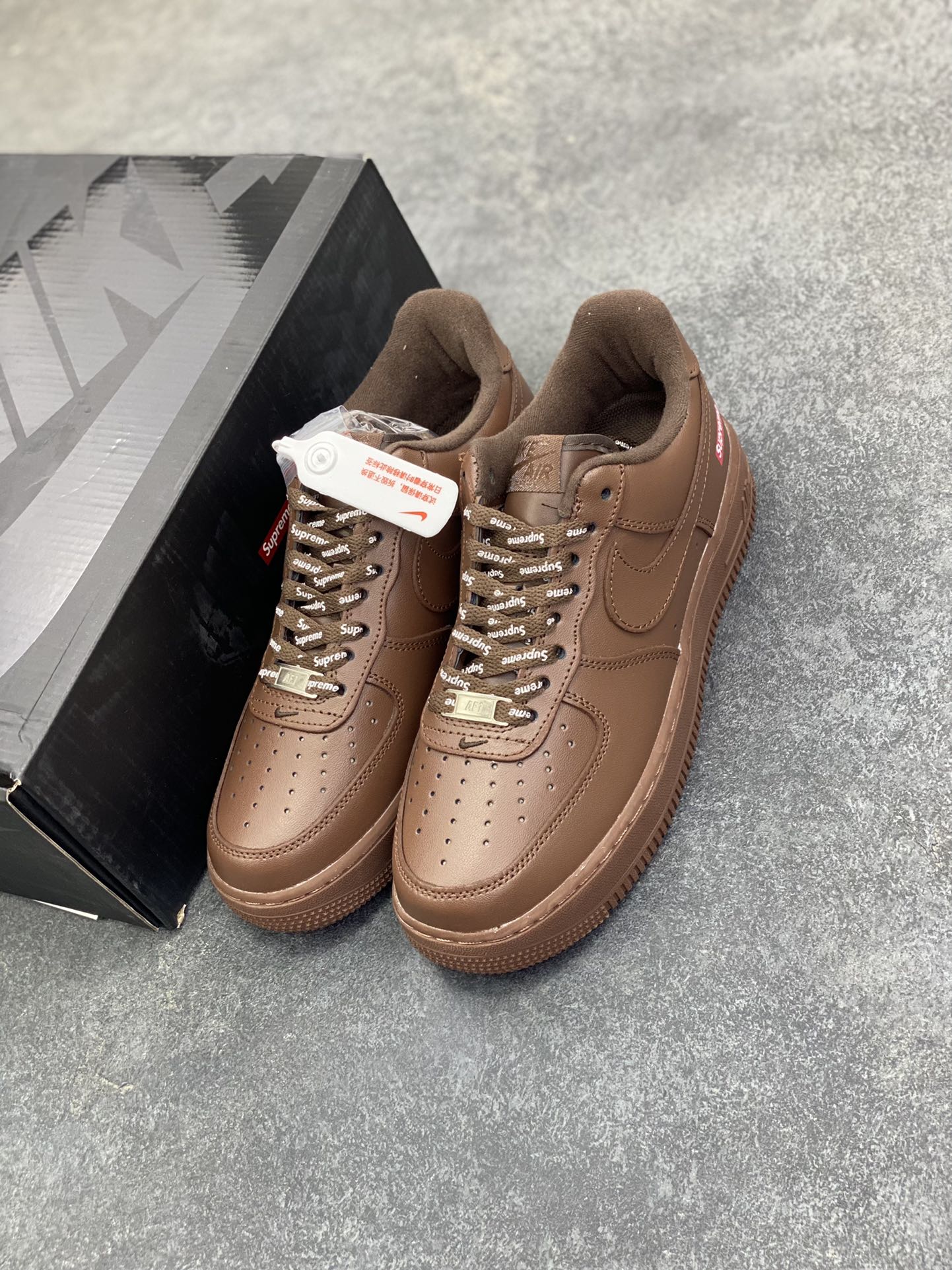 图片[8]-超级福利🎉 福利特价  Nike Air Force 1 Low Supreme联名 空军一号低帮运动休闲板鞋 原楦头原纸板 打造纯正空军版型 专注外贸渠道 全掌内置蜂窝气垫 原盒配件 原厂中底钢印、拉帮完美 货号：CU9225-200 尺码：36 36.5 37.5 38 38.5 39 40 40.5 41 42 42.5 43 44 44.5 45-选品中心