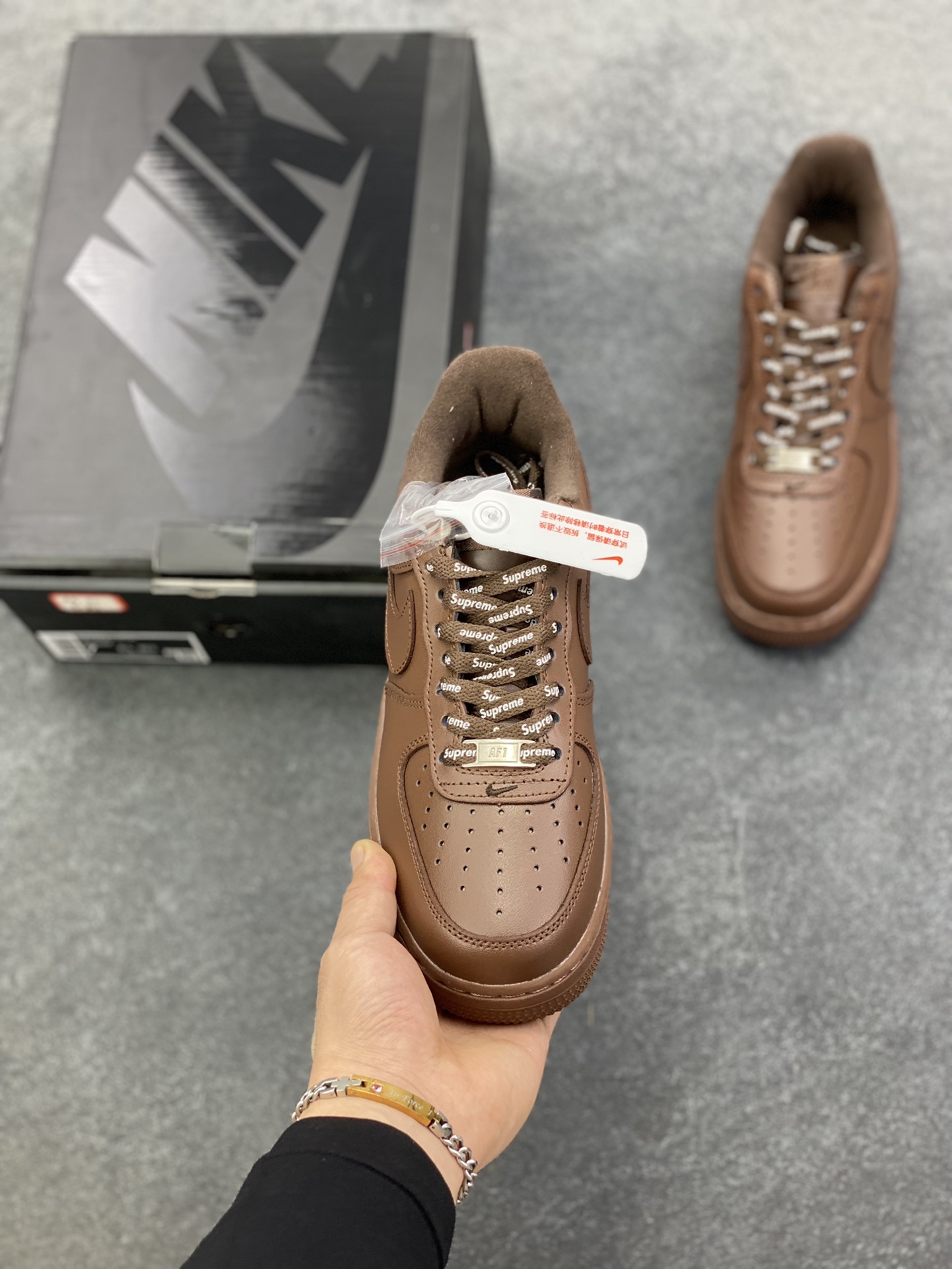 图片[2]-超级福利🎉 福利特价  Nike Air Force 1 Low Supreme联名 空军一号低帮运动休闲板鞋 原楦头原纸板 打造纯正空军版型 专注外贸渠道 全掌内置蜂窝气垫 原盒配件 原厂中底钢印、拉帮完美 货号：CU9225-200 尺码：36 36.5 37.5 38 38.5 39 40 40.5 41 42 42.5 43 44 44.5 45-选品中心