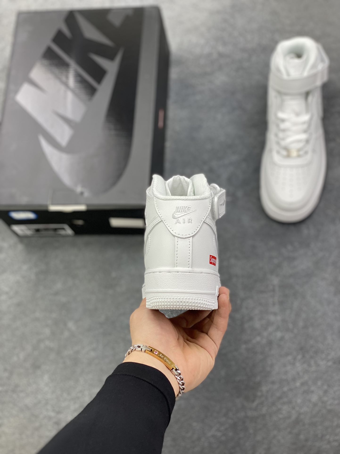图片[4]-超级福利🎉 福利特价  Nike Air Force 1 Low Supreme联名 空军一号运动休闲板鞋 原楦头原纸板 打造纯正空军版型 专注外贸渠道 全掌内置蜂窝气垫 原盒配件 原厂中底钢印、拉帮完美 货号：FZ8784-100 尺码：36 36.5 37.5 38 38.5 39 40 40.5 41 42 42.5 43 44 44.5 45-选品中心
