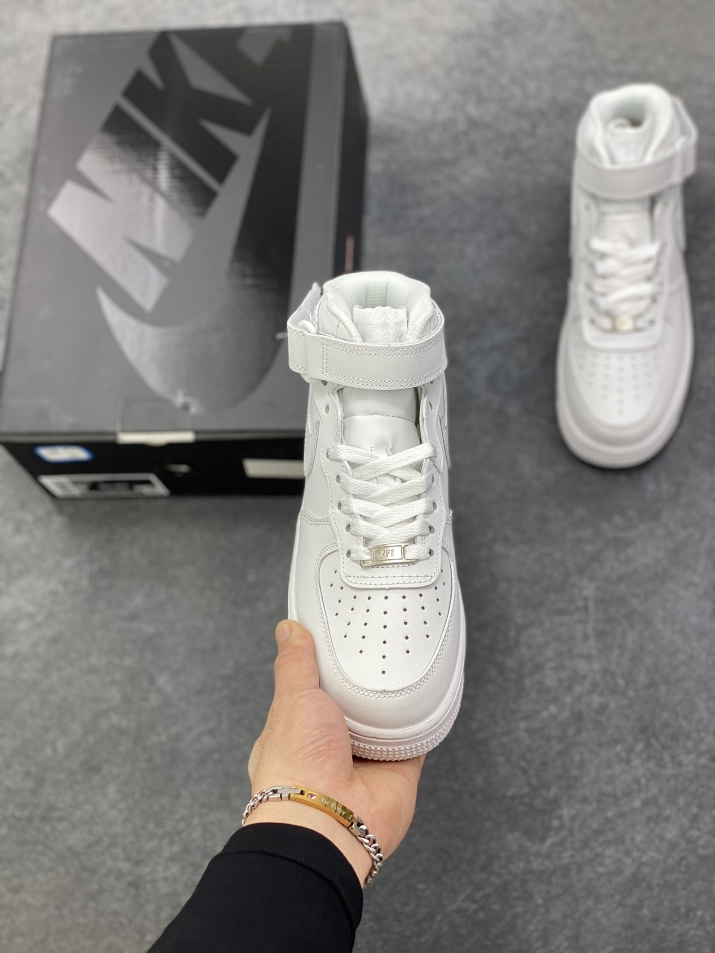 图片[2]-超级福利🎉 福利特价  Nike Air Force 1 Low Supreme联名 空军一号运动休闲板鞋 原楦头原纸板 打造纯正空军版型 专注外贸渠道 全掌内置蜂窝气垫 原盒配件 原厂中底钢印、拉帮完美 货号：FZ8784-100 尺码：36 36.5 37.5 38 38.5 39 40 40.5 41 42 42.5 43 44 44.5 45-选品中心