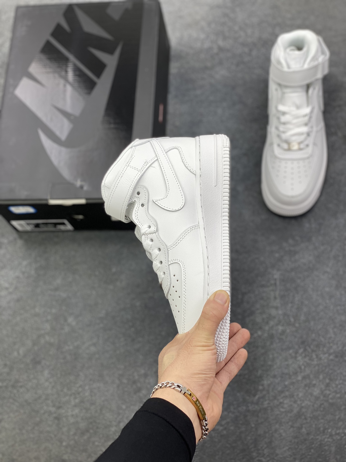 图片[3]-超级福利🎉 福利特价  Nike Air Force 1 Low Supreme联名 空军一号运动休闲板鞋 原楦头原纸板 打造纯正空军版型 专注外贸渠道 全掌内置蜂窝气垫 原盒配件 原厂中底钢印、拉帮完美 货号：FZ8784-100 尺码：36 36.5 37.5 38 38.5 39 40 40.5 41 42 42.5 43 44 44.5 45-选品中心