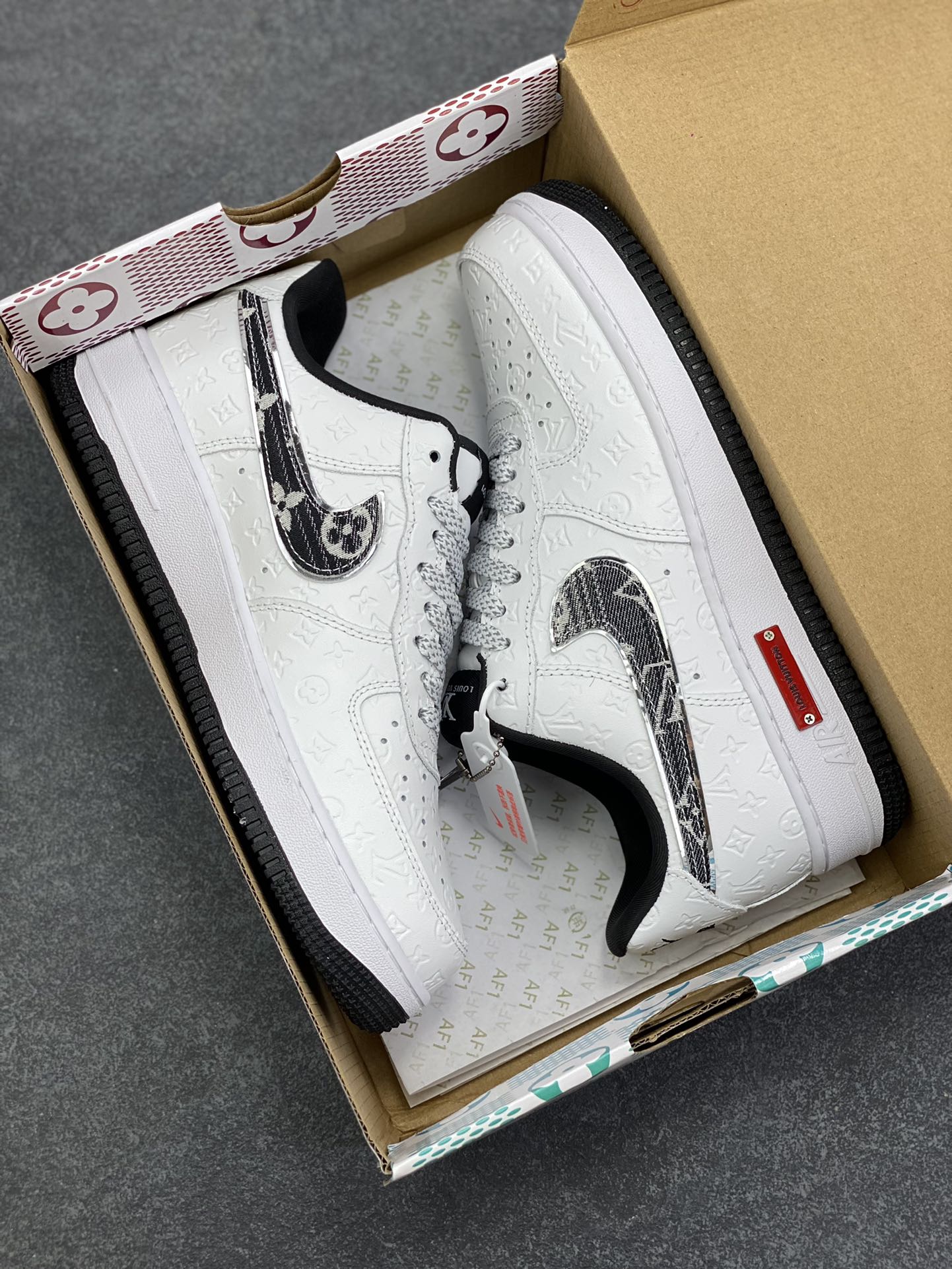 图片[9]-高端定制Nike Air Force 1 \’07 Low “LV联名—白黑立体印刷” 高端定制 低帮休闲板鞋 定制鞋盒 大厂纯原品质出货 超高清洁度 皮料切割干净无任何毛边 细节完美 货号：XL1979-111 尺码：36 36.5 37.5 38 38.5 39 40 40.5 41 42 42.5 43 44 44.5 45-选品中心
