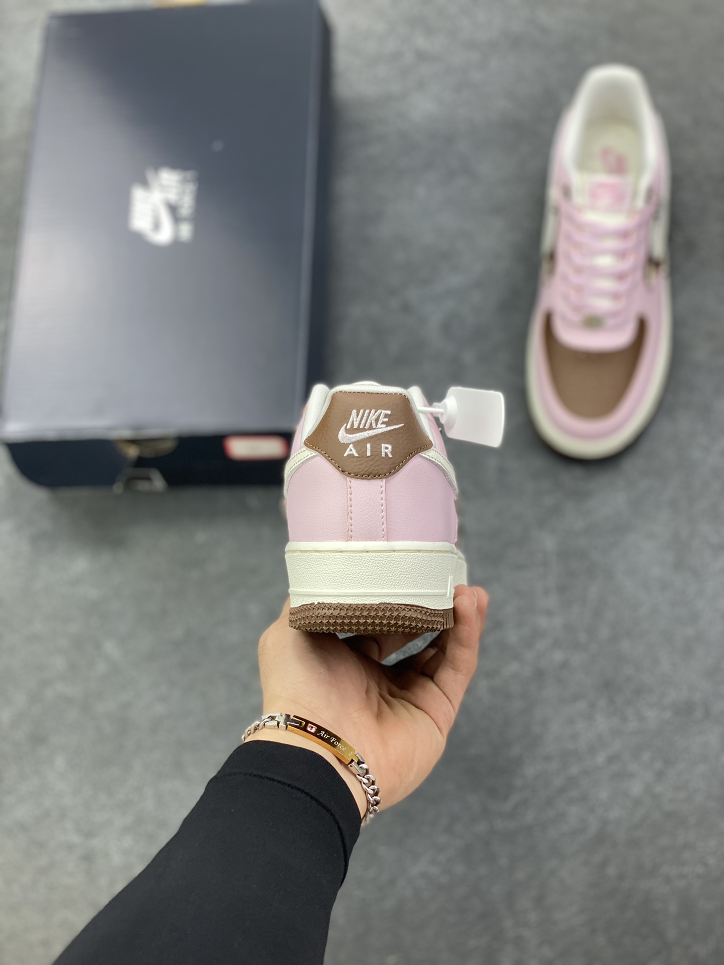 图片[4]-Nike Air Force 1 Low 粉棕四勾 原楦头原纸板 打造纯正空军版型 专注外贸渠道 全掌内置蜂窝气垫 原盒配件 原厂中底钢印、拉帮完美 货号：IO7595-211 尺码：35.5 36 36.5 37.5 38 38.5 39 40 40.5 41 42 42.5 43 44 44.5 45-选品中心