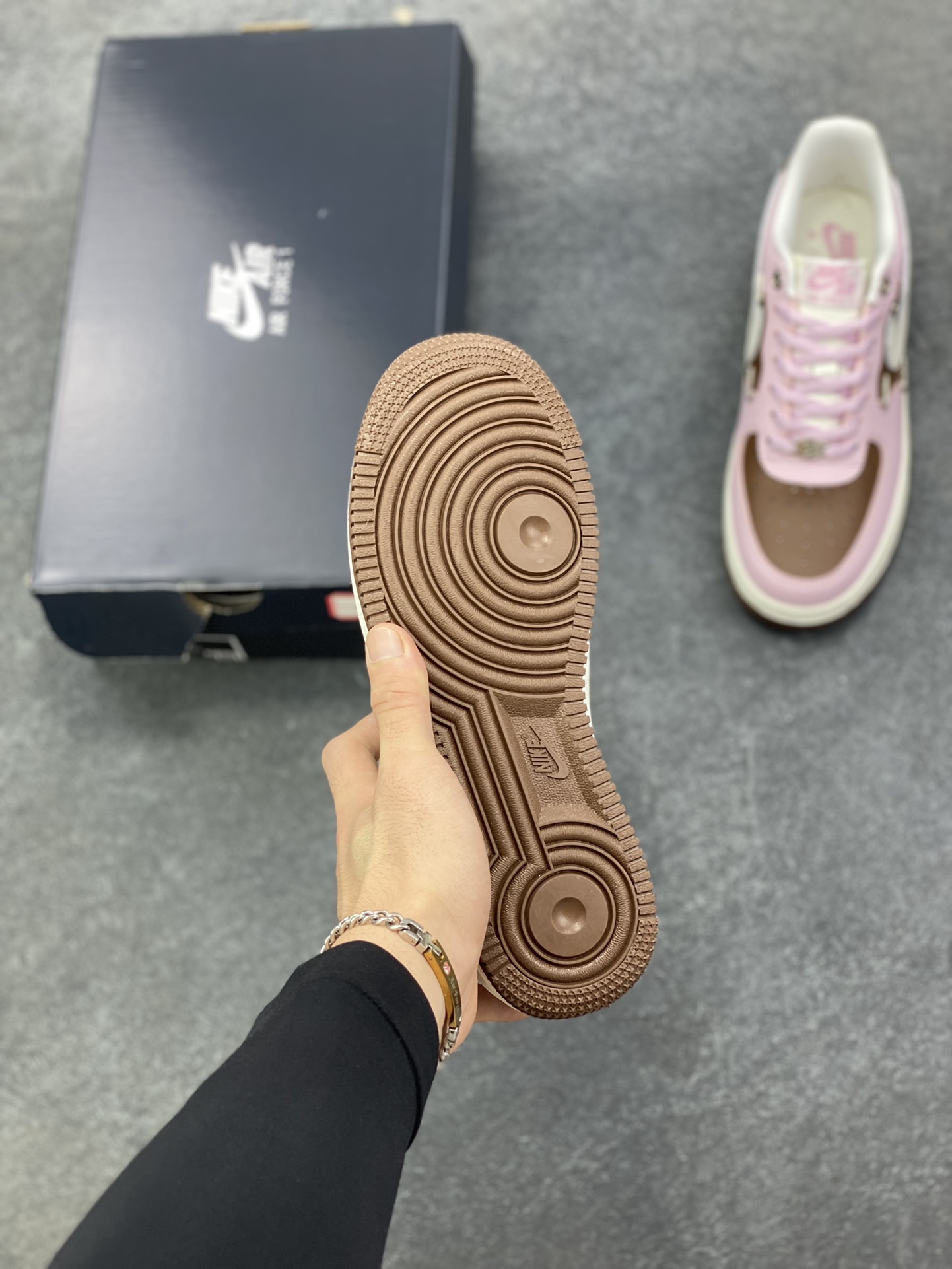 图片[5]-Nike Air Force 1 Low 粉棕四勾 原楦头原纸板 打造纯正空军版型 专注外贸渠道 全掌内置蜂窝气垫 原盒配件 原厂中底钢印、拉帮完美 货号：IO7595-211 尺码：35.5 36 36.5 37.5 38 38.5 39 40 40.5 41 42 42.5 43 44 44.5 45-选品中心