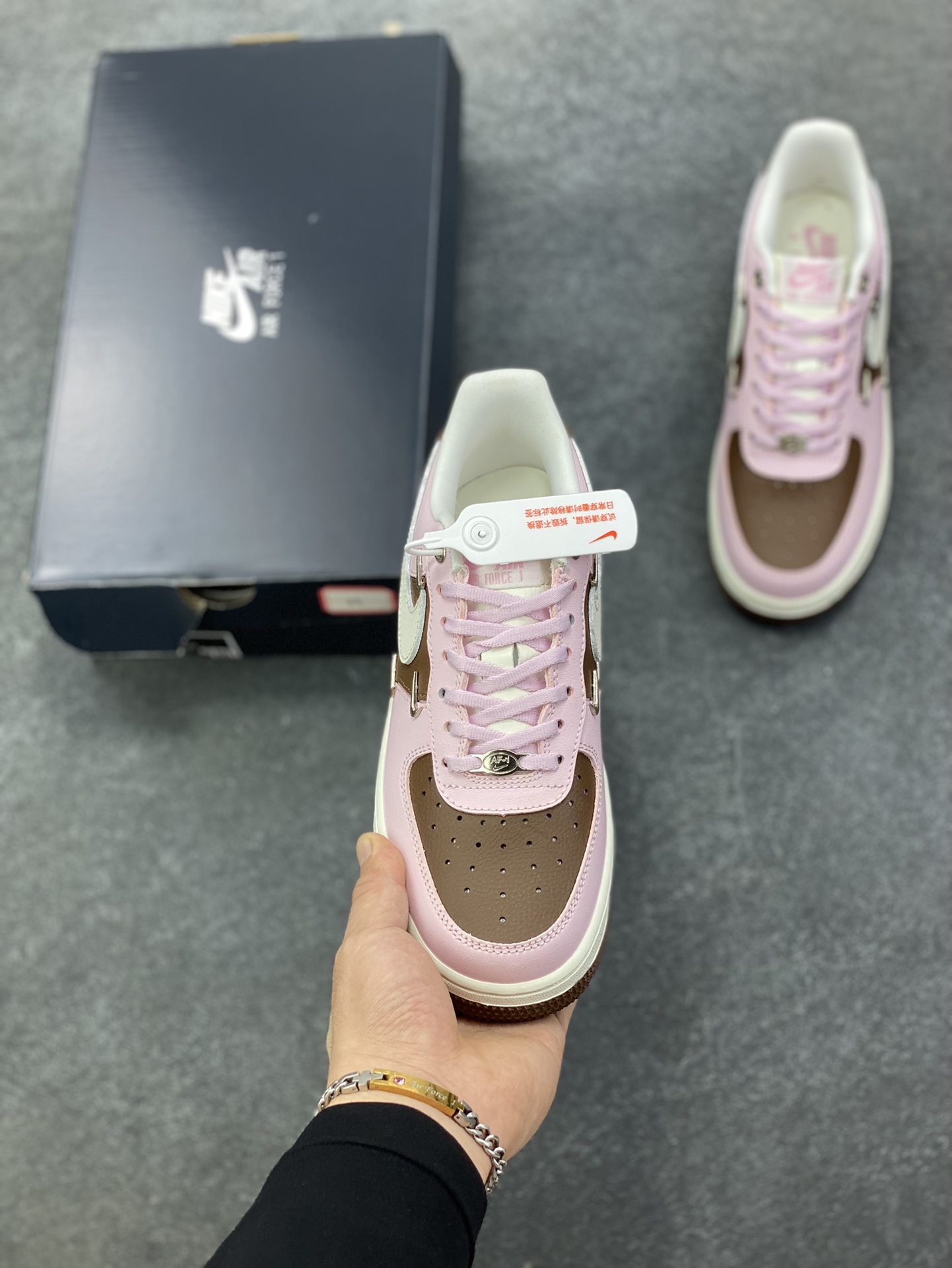 图片[2]-Nike Air Force 1 Low 粉棕四勾 原楦头原纸板 打造纯正空军版型 专注外贸渠道 全掌内置蜂窝气垫 原盒配件 原厂中底钢印、拉帮完美 货号：IO7595-211 尺码：35.5 36 36.5 37.5 38 38.5 39 40 40.5 41 42 42.5 43 44 44.5 45-选品中心