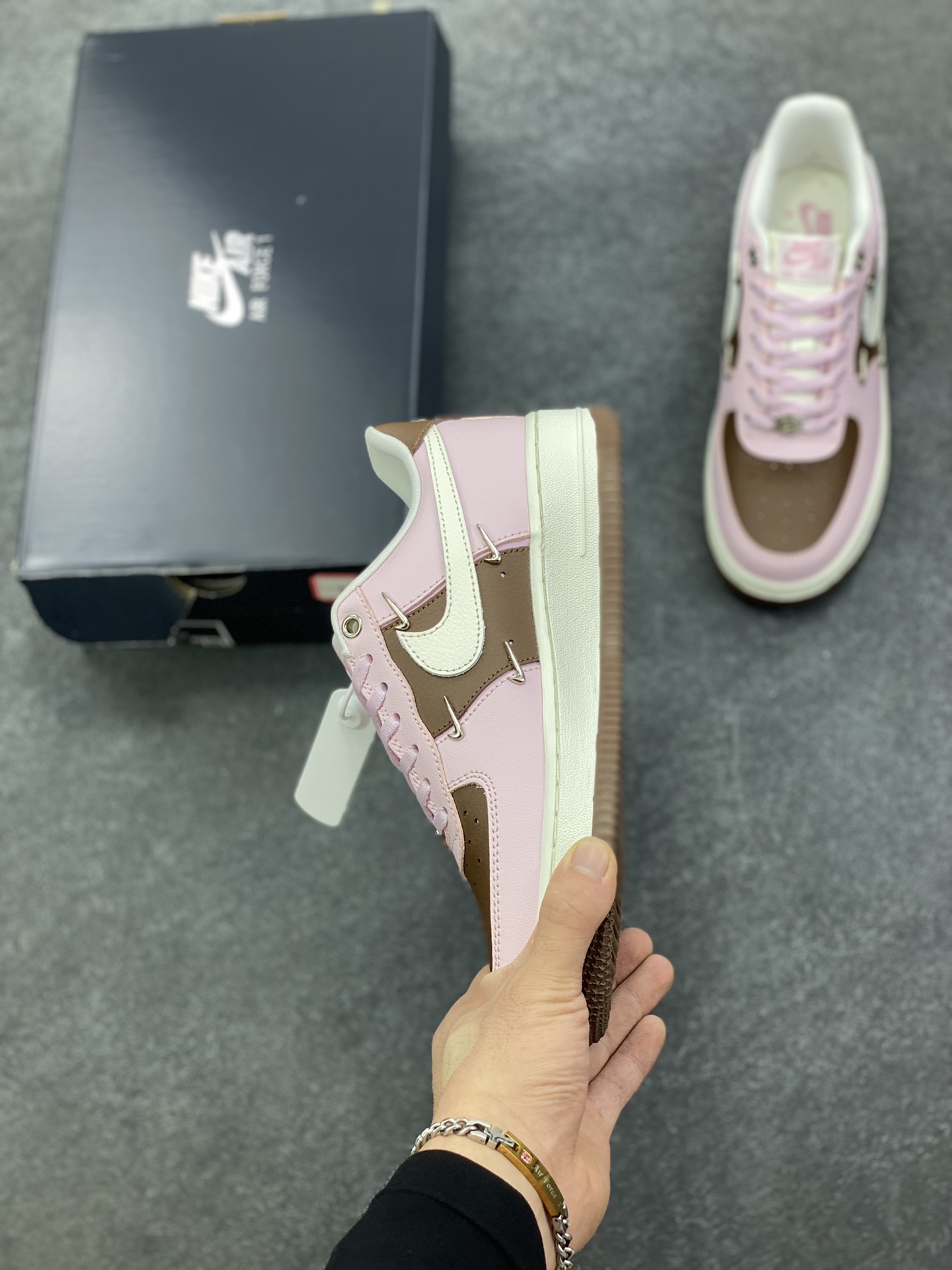 图片[3]-Nike Air Force 1 Low 粉棕四勾 原楦头原纸板 打造纯正空军版型 专注外贸渠道 全掌内置蜂窝气垫 原盒配件 原厂中底钢印、拉帮完美 货号：IO7595-211 尺码：35.5 36 36.5 37.5 38 38.5 39 40 40.5 41 42 42.5 43 44 44.5 45-选品中心