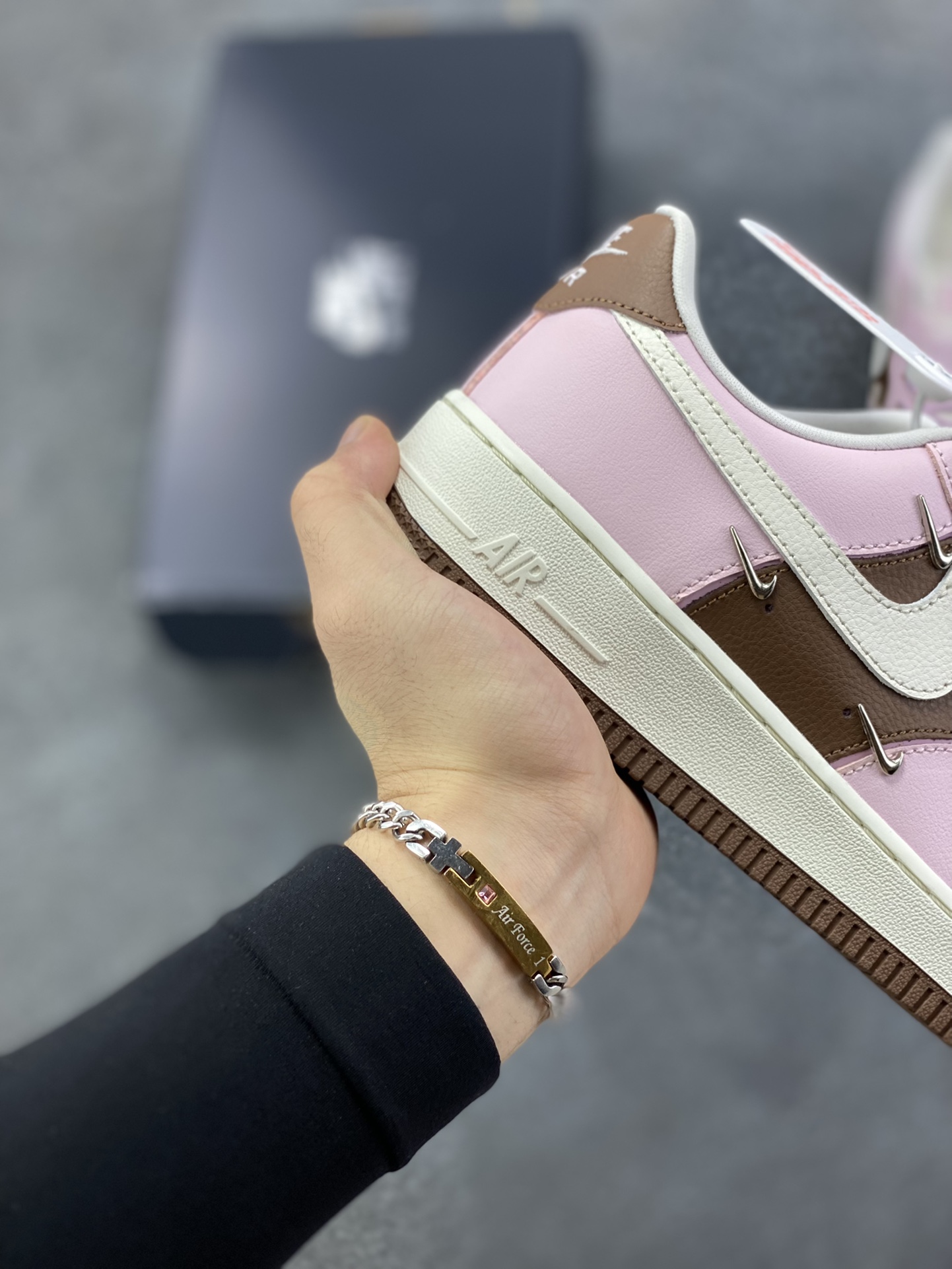 图片[6]-Nike Air Force 1 Low 粉棕四勾 原楦头原纸板 打造纯正空军版型 专注外贸渠道 全掌内置蜂窝气垫 原盒配件 原厂中底钢印、拉帮完美 货号：IO7595-211 尺码：35.5 36 36.5 37.5 38 38.5 39 40 40.5 41 42 42.5 43 44 44.5 45-选品中心