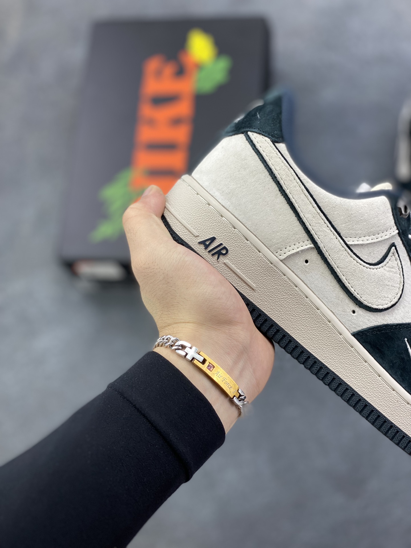 图片[6]-Nike Air Force 1 \’07 Low “头层猪八拼接” 空军一号 高端定制 低帮 运动鞋 休闲鞋 折边针车 工艺难度大 原楦头原纸板 原装鞋盒 定制五金配件 内置全掌气垫 原厂鞋底 货号：DY9867-001 尺码：36 36.5 37.5 38 38.5 39 40 40.5 41 42 42.5 43 44 44.5 45-选品中心