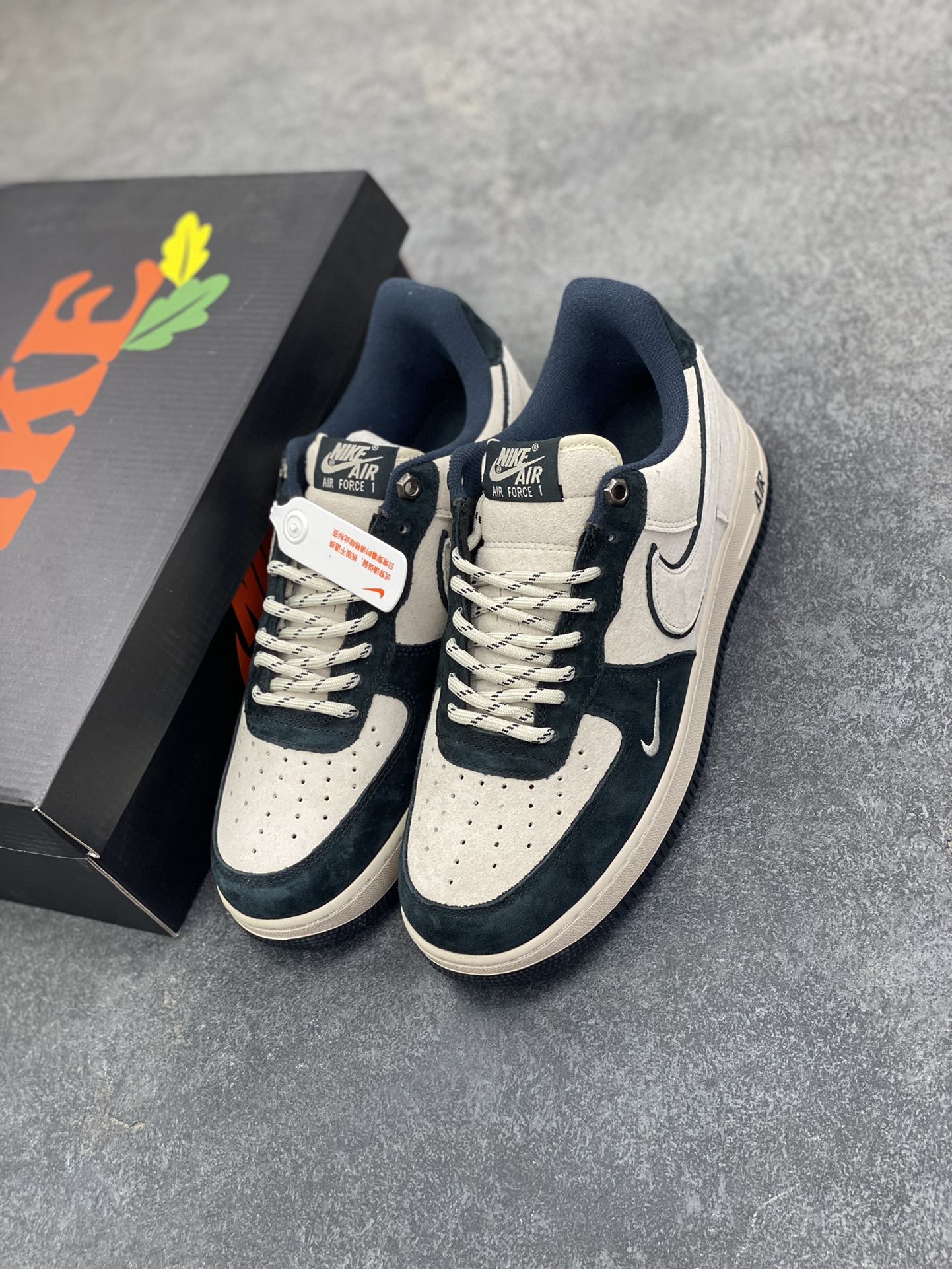图片[8]-Nike Air Force 1 \’07 Low “头层猪八拼接” 空军一号 高端定制 低帮 运动鞋 休闲鞋 折边针车 工艺难度大 原楦头原纸板 原装鞋盒 定制五金配件 内置全掌气垫 原厂鞋底 货号：DY9867-001 尺码：36 36.5 37.5 38 38.5 39 40 40.5 41 42 42.5 43 44 44.5 45-选品中心