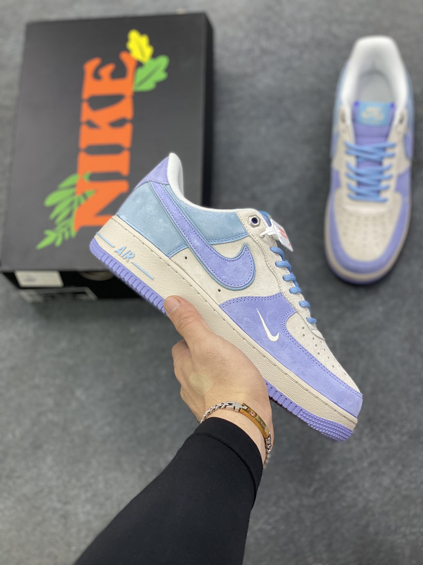 Nike Air Force 1 \’07 Low “头层猪八拼接” 空军一号 高端定制 低帮 运动鞋 休闲鞋 折边针车 工艺难度大 原楦头原纸板 原装鞋盒 定制五金配件 内置全掌气垫 原厂鞋底 货号：DY9867-002 尺码：36 36.5 37.5 38 38.5 39 40 40.5 41 42 42.5 43 44 44.5 45-选品中心