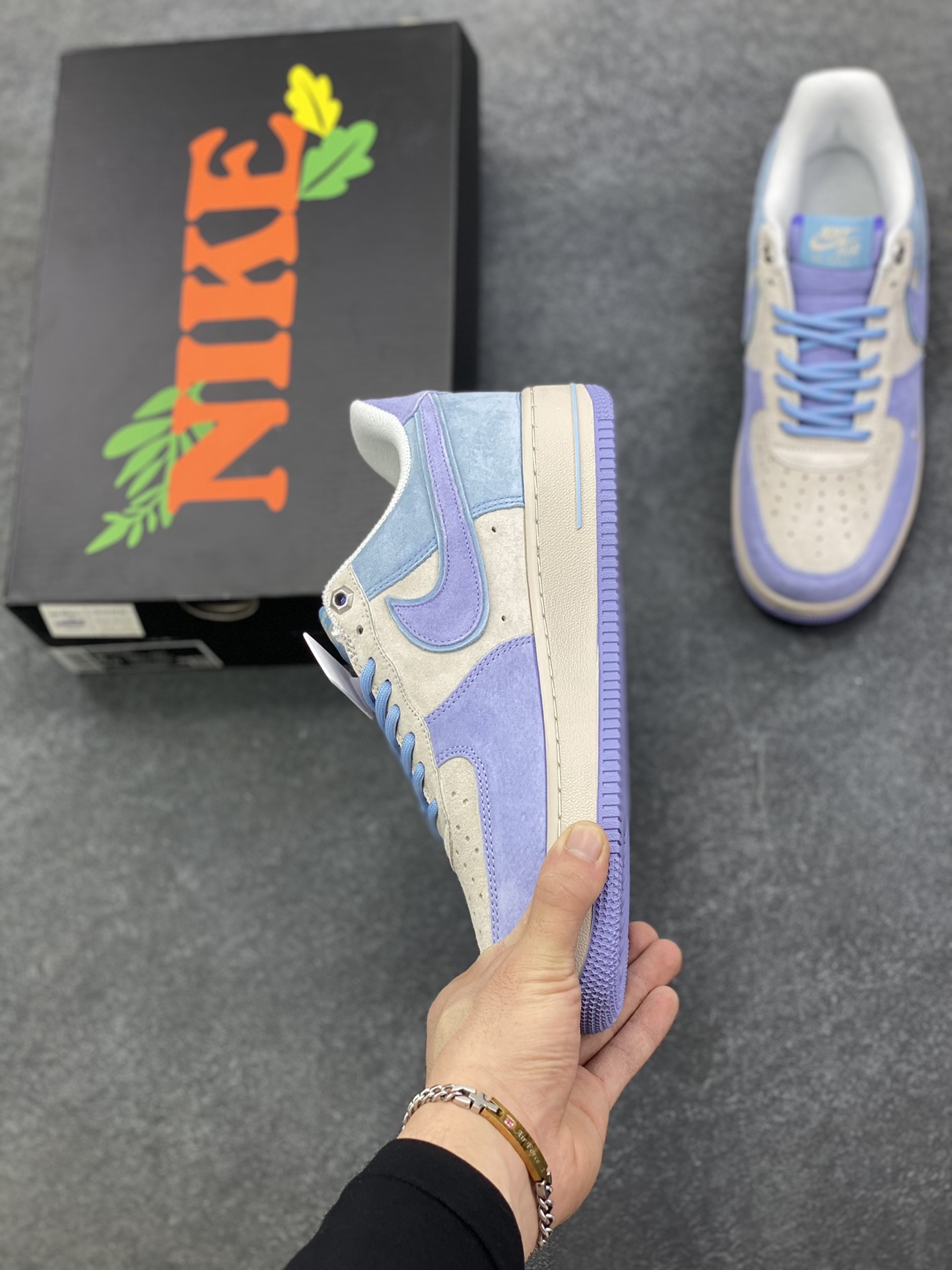 图片[3]-Nike Air Force 1 \’07 Low “头层猪八拼接” 空军一号 高端定制 低帮 运动鞋 休闲鞋 折边针车 工艺难度大 原楦头原纸板 原装鞋盒 定制五金配件 内置全掌气垫 原厂鞋底 货号：DY9867-002 尺码：36 36.5 37.5 38 38.5 39 40 40.5 41 42 42.5 43 44 44.5 45-选品中心