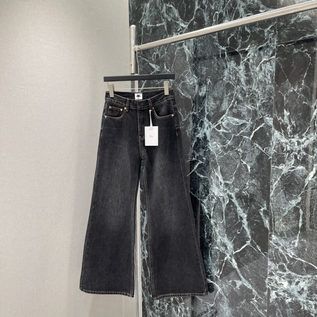 Ｄ家 25秋冬新款 阔腿牛仔裤 酵洗个性色调上身又酷又飒爽采用定制高品质斜纹棉质水洗牛仔面料，纹理细腻，