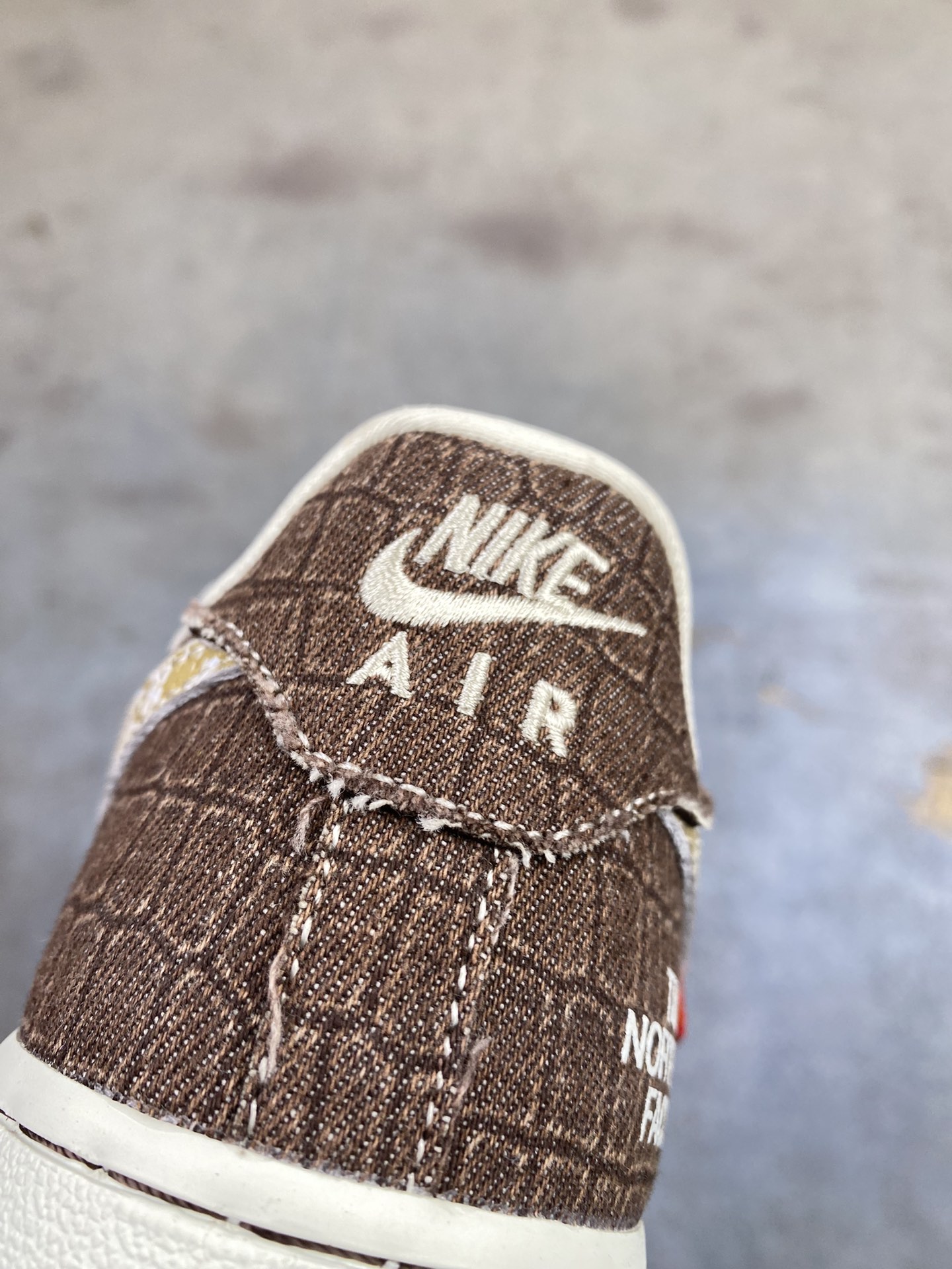 合集特价💰140
  Nike Air Force 1‘07 Low x dunk low北面联名 空军一号低帮休闲板鞋 #原楦头原纸板 原装鞋盒 定制五金配件 内置全掌气垫 原厂鞋底
货号：CH6336-524
尺码：36 36.5 37.5 38 38.5 39 40 40.5 41 42 42.5 43 44 44.5 45k6