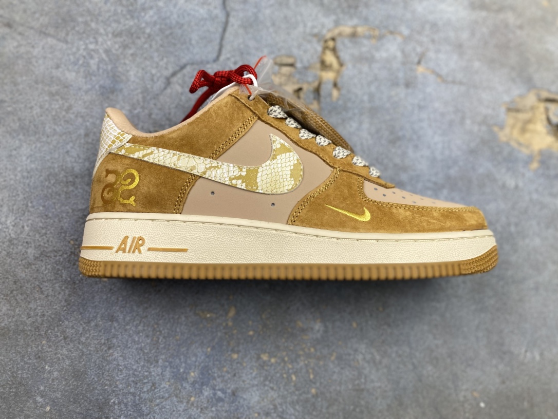 合集特价💰140
  Nike Air Force 1‘07 Low x dunk low北面联名 空军一号低帮休闲板鞋 #原楦头原纸板 原装鞋盒 定制五金配件 内置全掌气垫 原厂鞋底
货号：CH6336-524
尺码：36 36.5 37.5 38 38.5 39 40 40.5 41 42 42.5 43 44 44.5 45k6